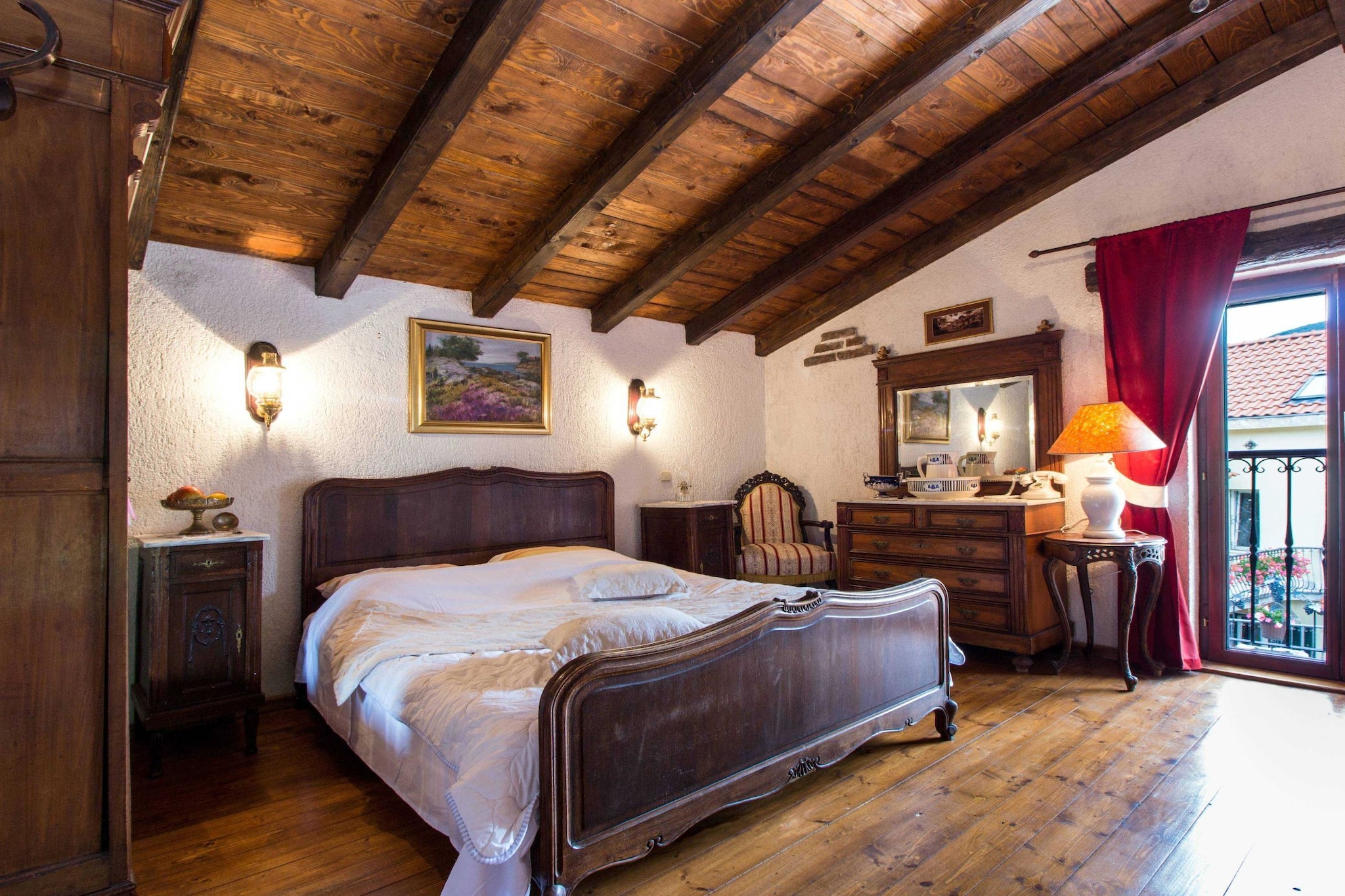 Authentic Dalmatian Hillside Escape with Pool, Sauna & BBQ - Seven Bedroom Holiday Home-Chambre