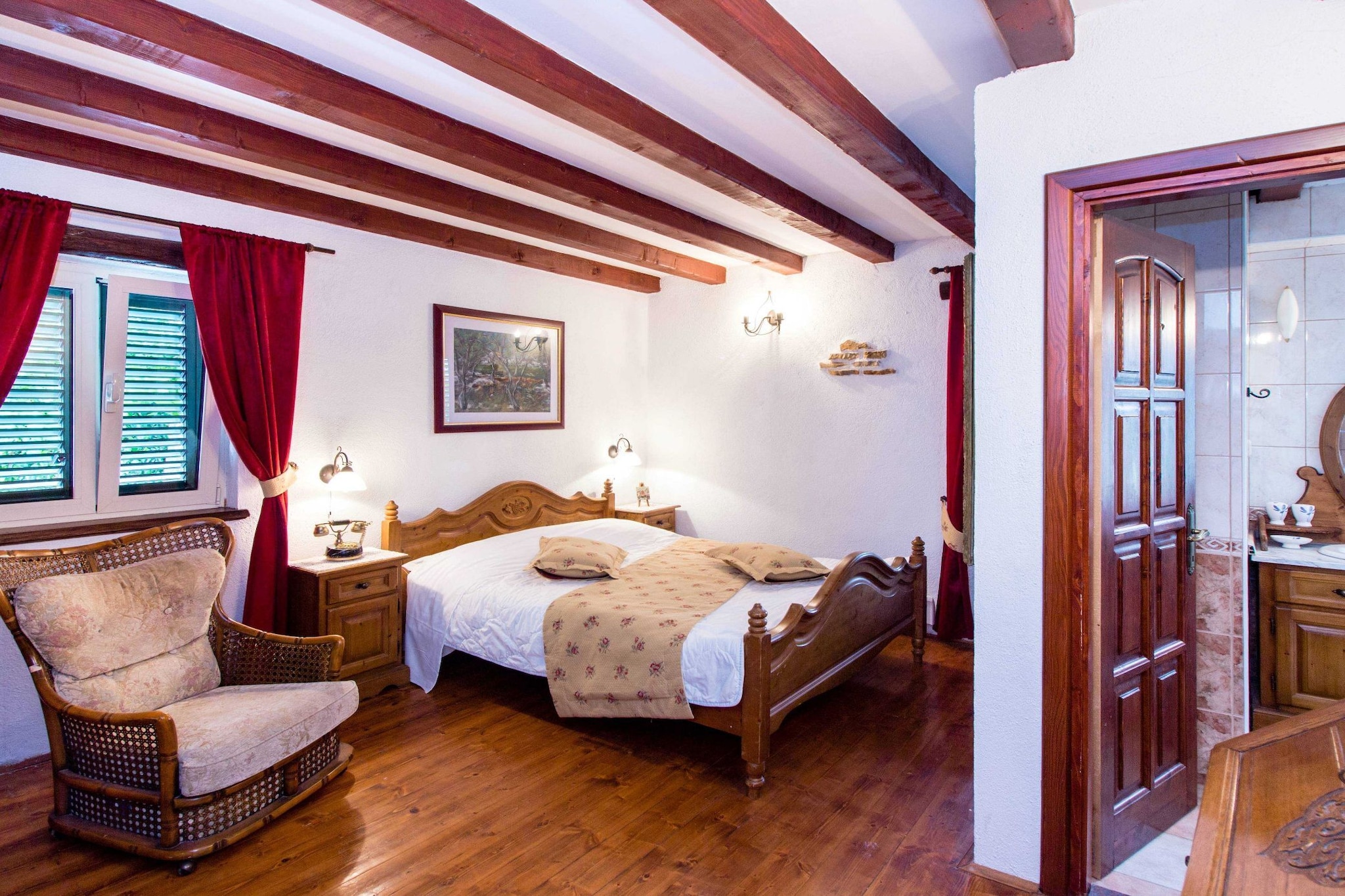 Authentic Dalmatian Hillside Escape with Pool, Sauna & BBQ - Seven Bedroom Holiday Home-Chambre
