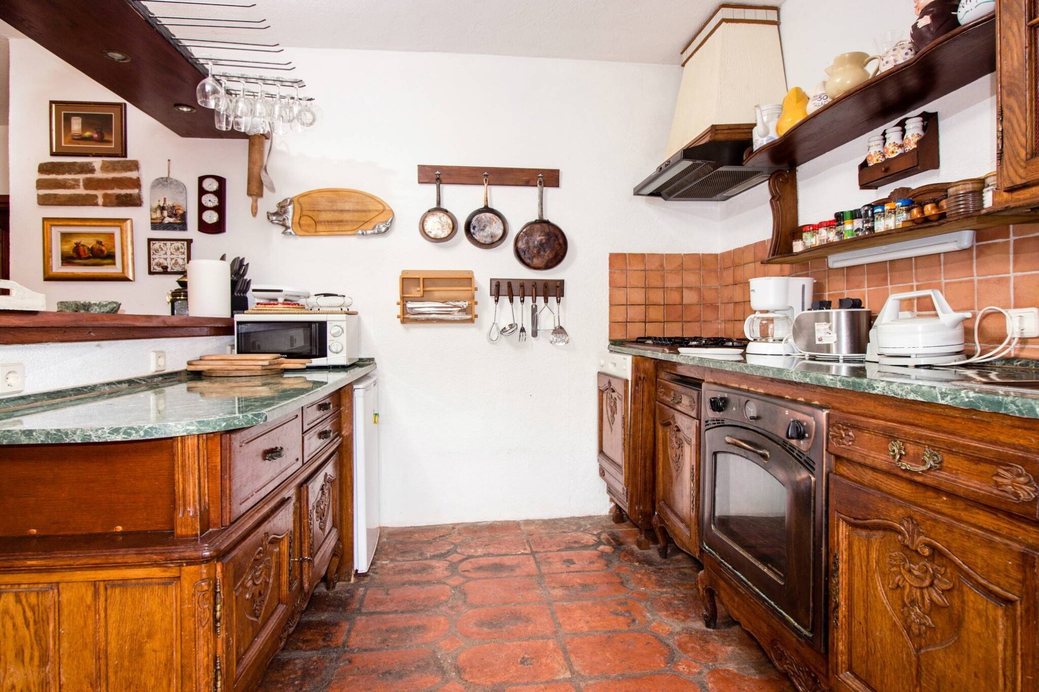 Authentic Dalmatian Hillside Escape with Pool, Sauna & BBQ - Seven Bedroom Holiday Home-Cuisine