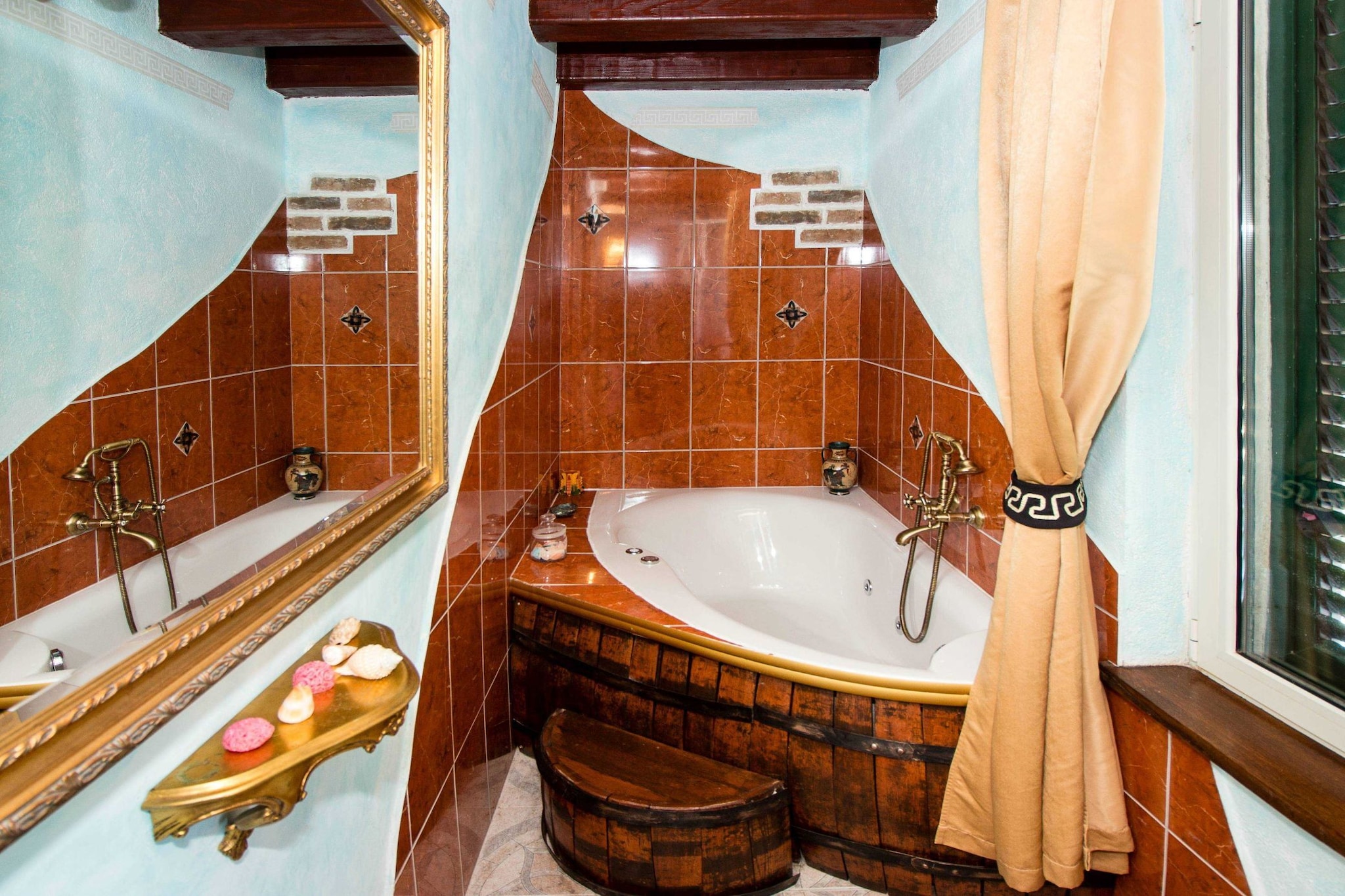 Authentic Dalmatian Hillside Escape with Pool, Sauna & BBQ - Seven Bedroom Holiday Home-Salle de bain