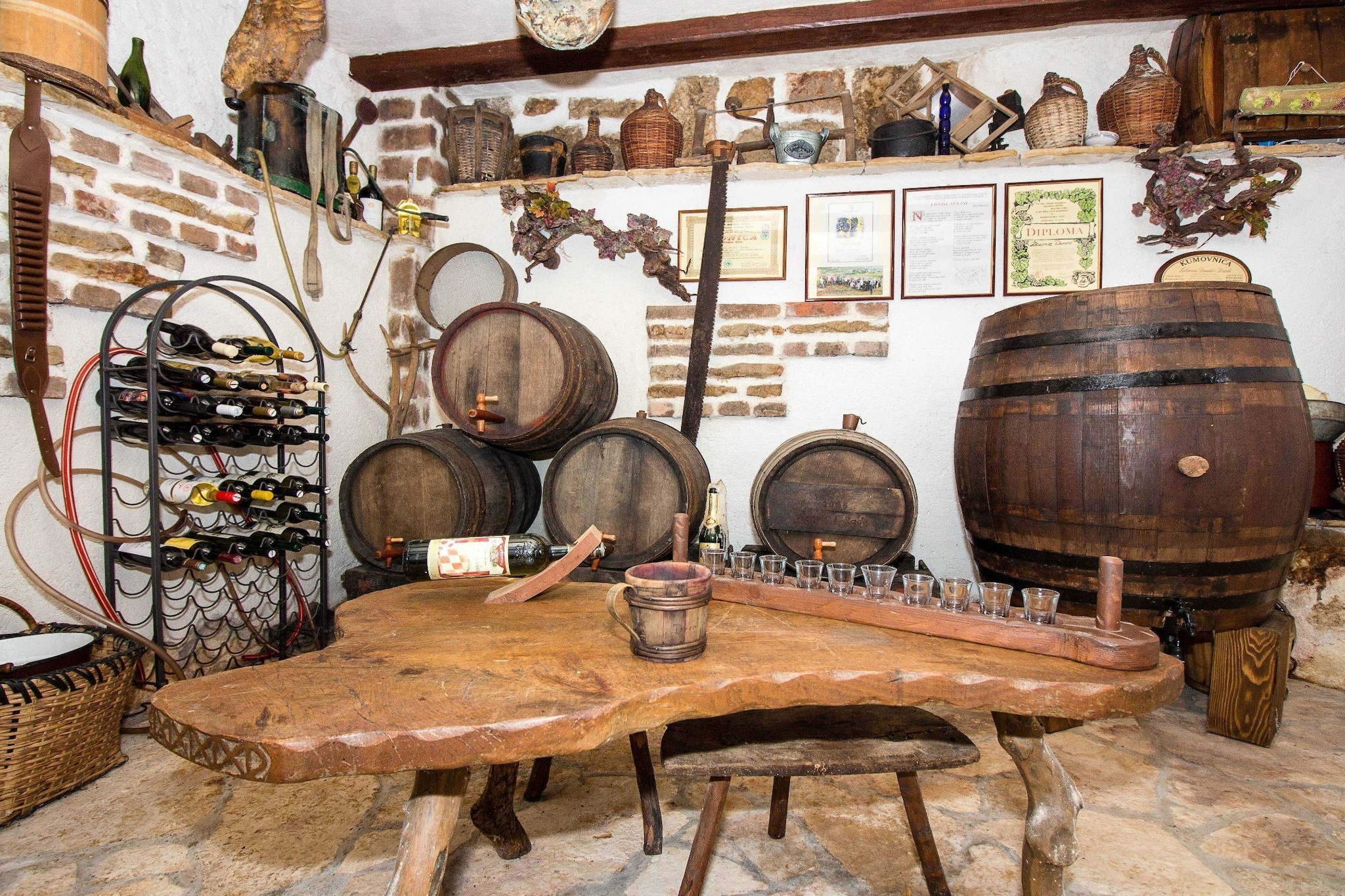 Authentic Dalmatian Hillside Escape with Pool, Sauna & BBQ - Seven Bedroom Holiday Home-Intérieur