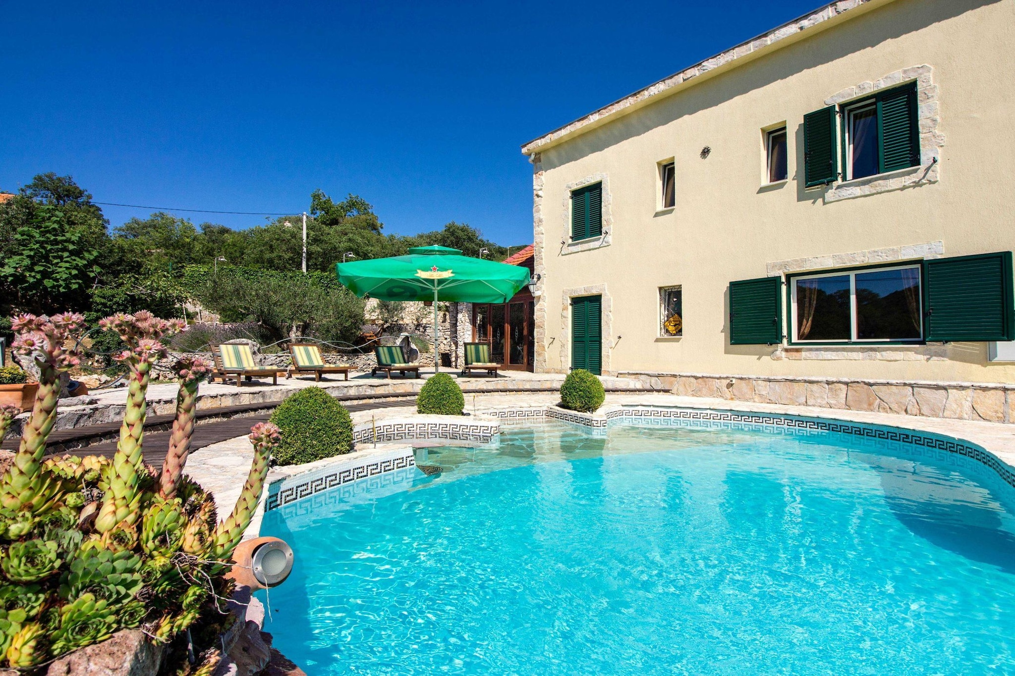 Authentic Dalmatian Hillside Escape with Pool, Sauna & BBQ - Seven Bedroom Holiday Home-Piscine