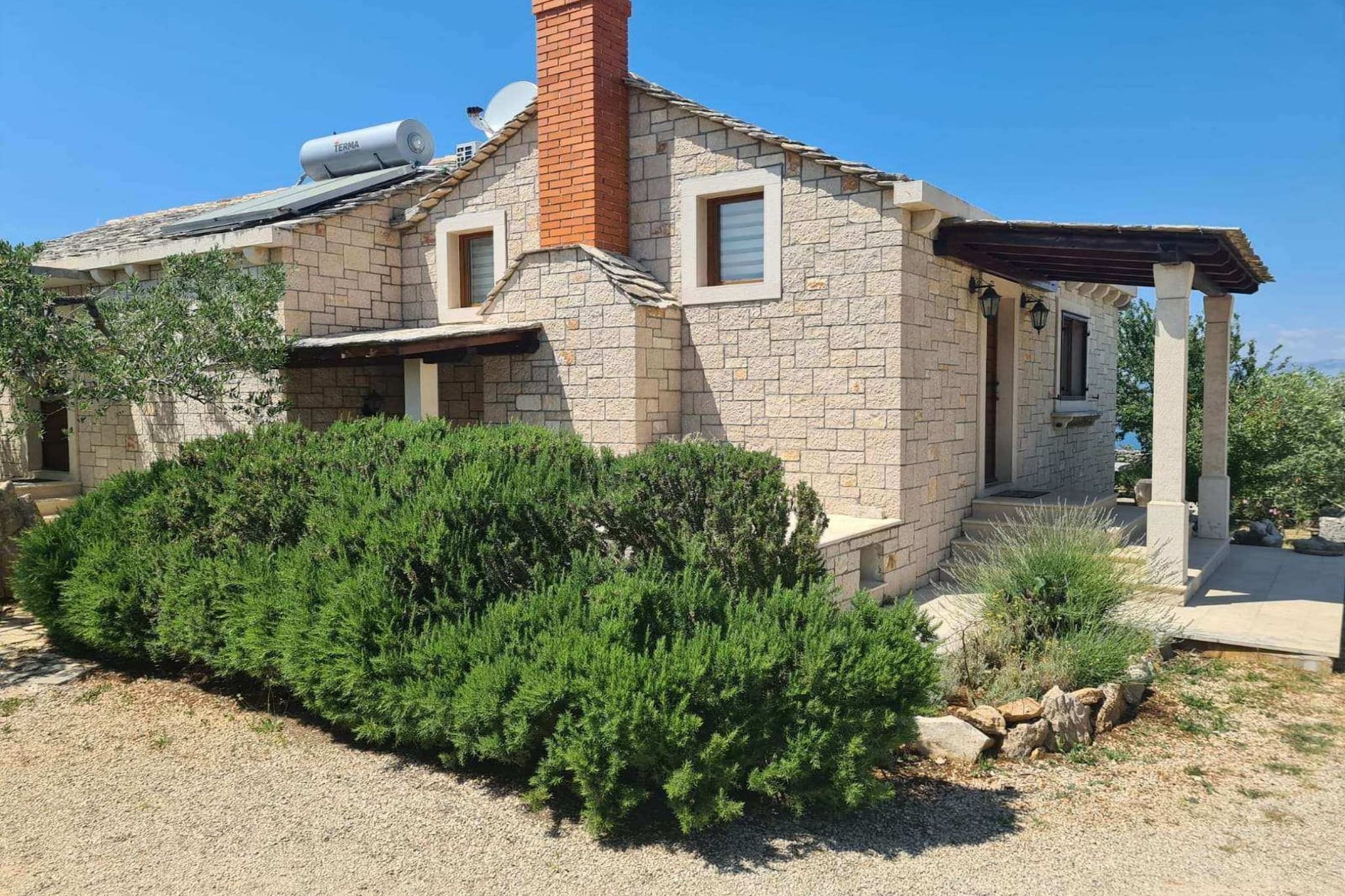 Secluded Oasis with Pool, Outdoor Kitchen, & Landscaped Terraces - Three Bedroom Villa-Außenbereich