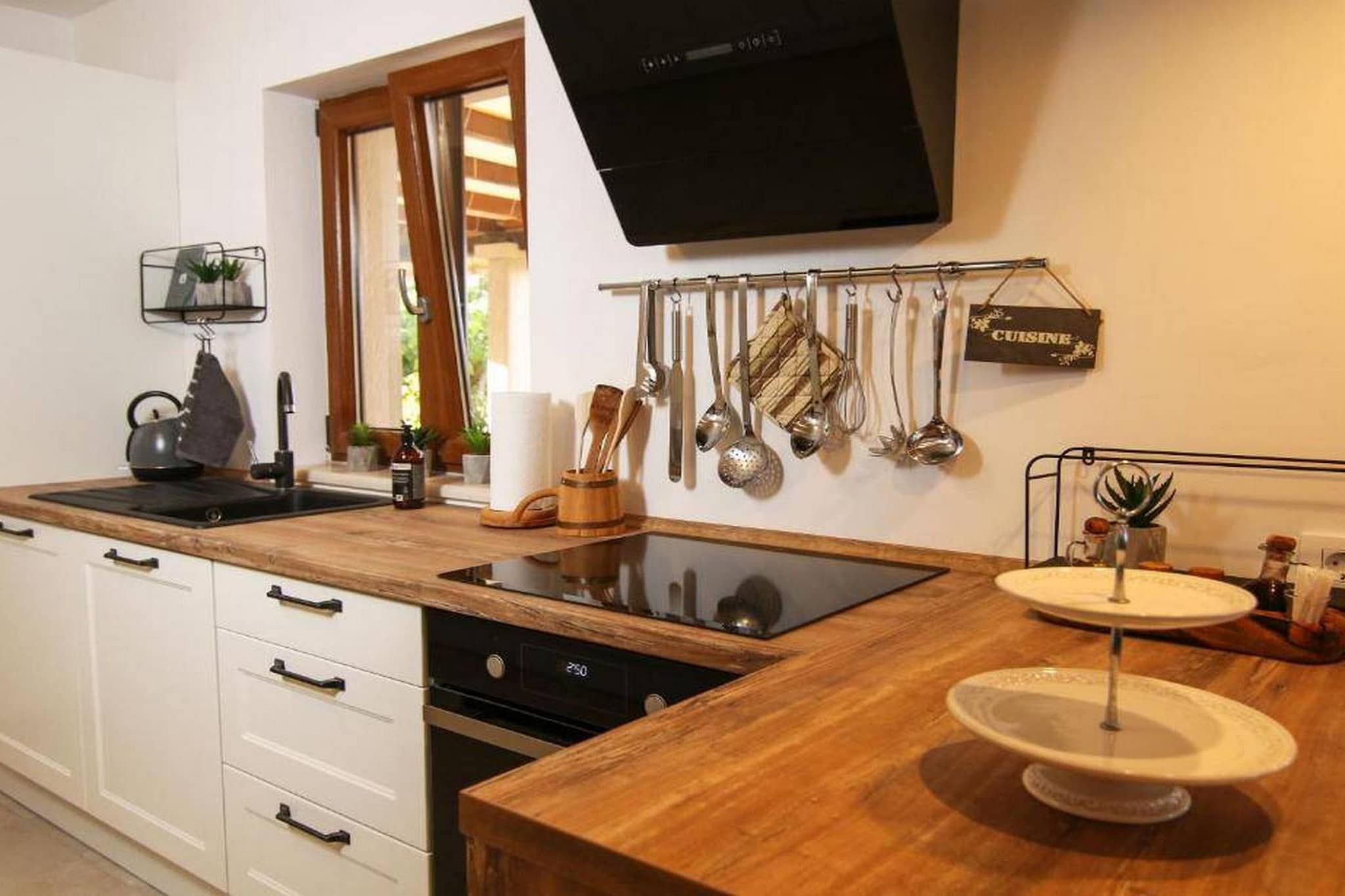 Secluded Oasis with Pool, Outdoor Kitchen, & Landscaped Terraces - Three Bedroom Villa-Küche