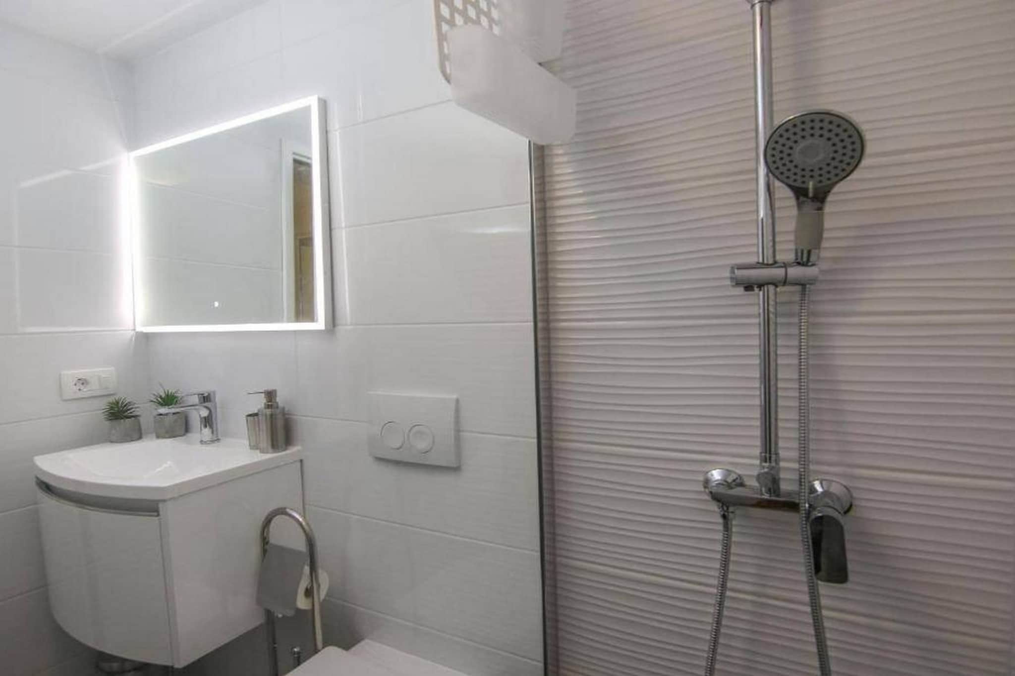 Secluded Oasis with Pool, Outdoor Kitchen, & Landscaped Terraces - Three Bedroom Villa-Badezimmer