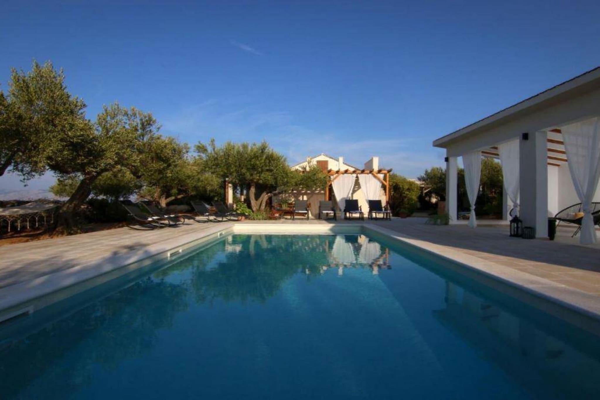 Secluded Oasis with Pool, Outdoor Kitchen, & Landscaped Terraces - Three Bedroom Villa-Schwimmbad