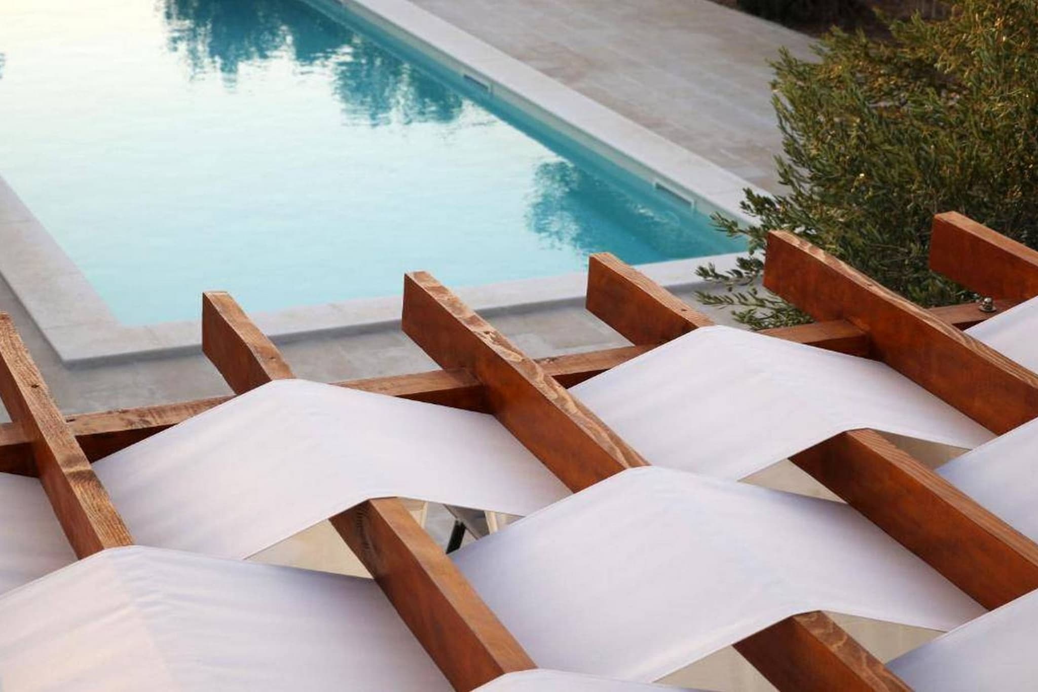 Secluded Oasis with Pool, Outdoor Kitchen, & Landscaped Terraces - Three Bedroom Villa-Schwimmbad