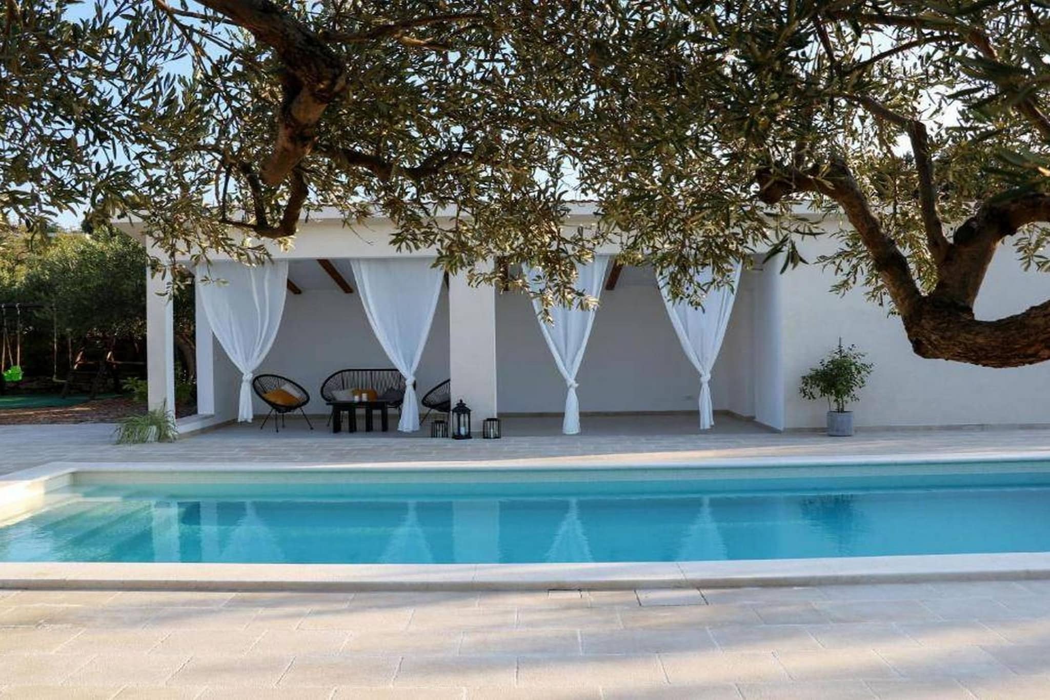 Secluded Oasis with Pool, Outdoor Kitchen, & Landscaped Terraces - Three Bedroom Villa-Schwimmbad