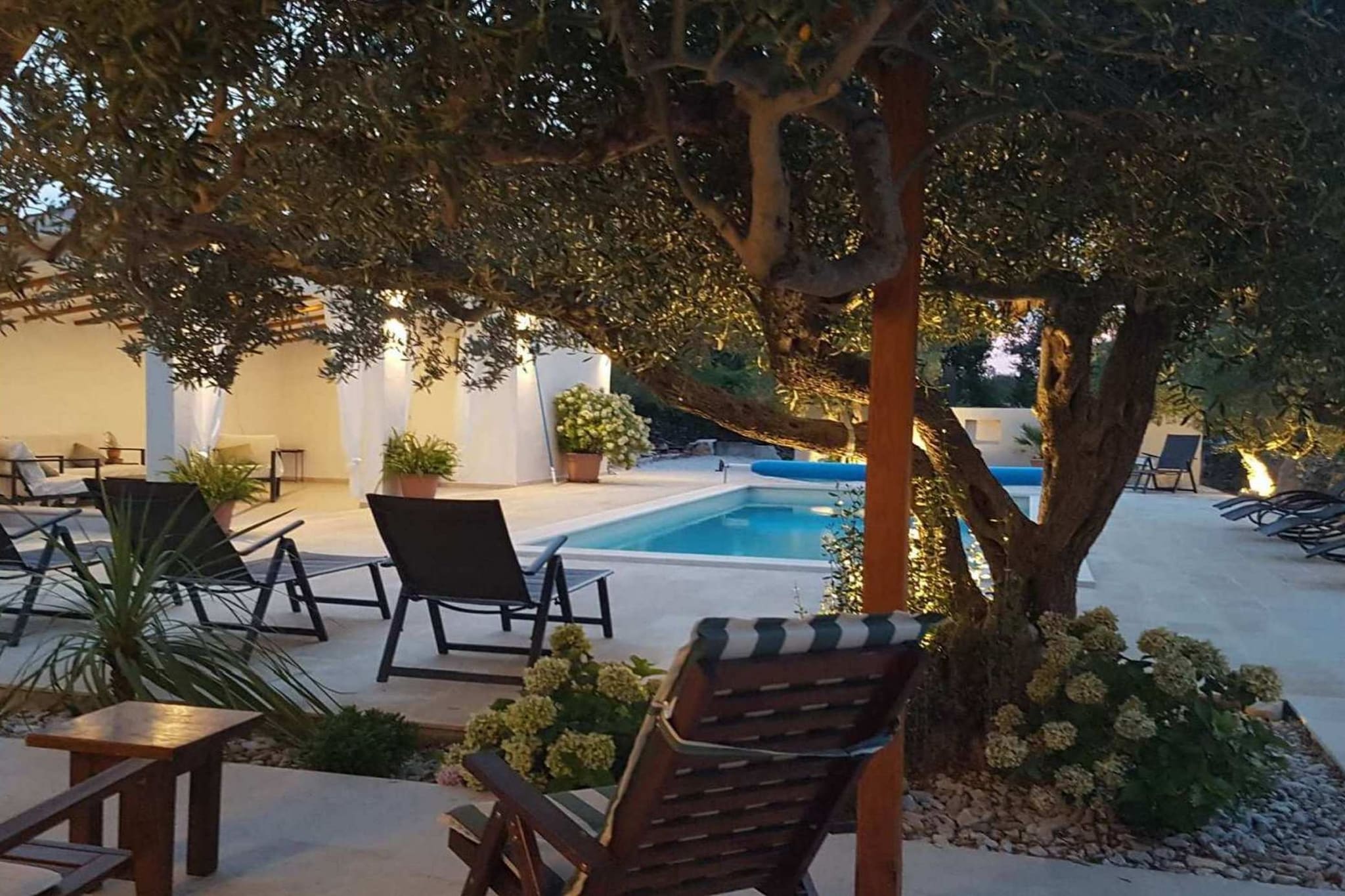 Secluded Oasis with Pool, Outdoor Kitchen, & Landscaped Terraces - Three Bedroom Villa-Schwimmbad