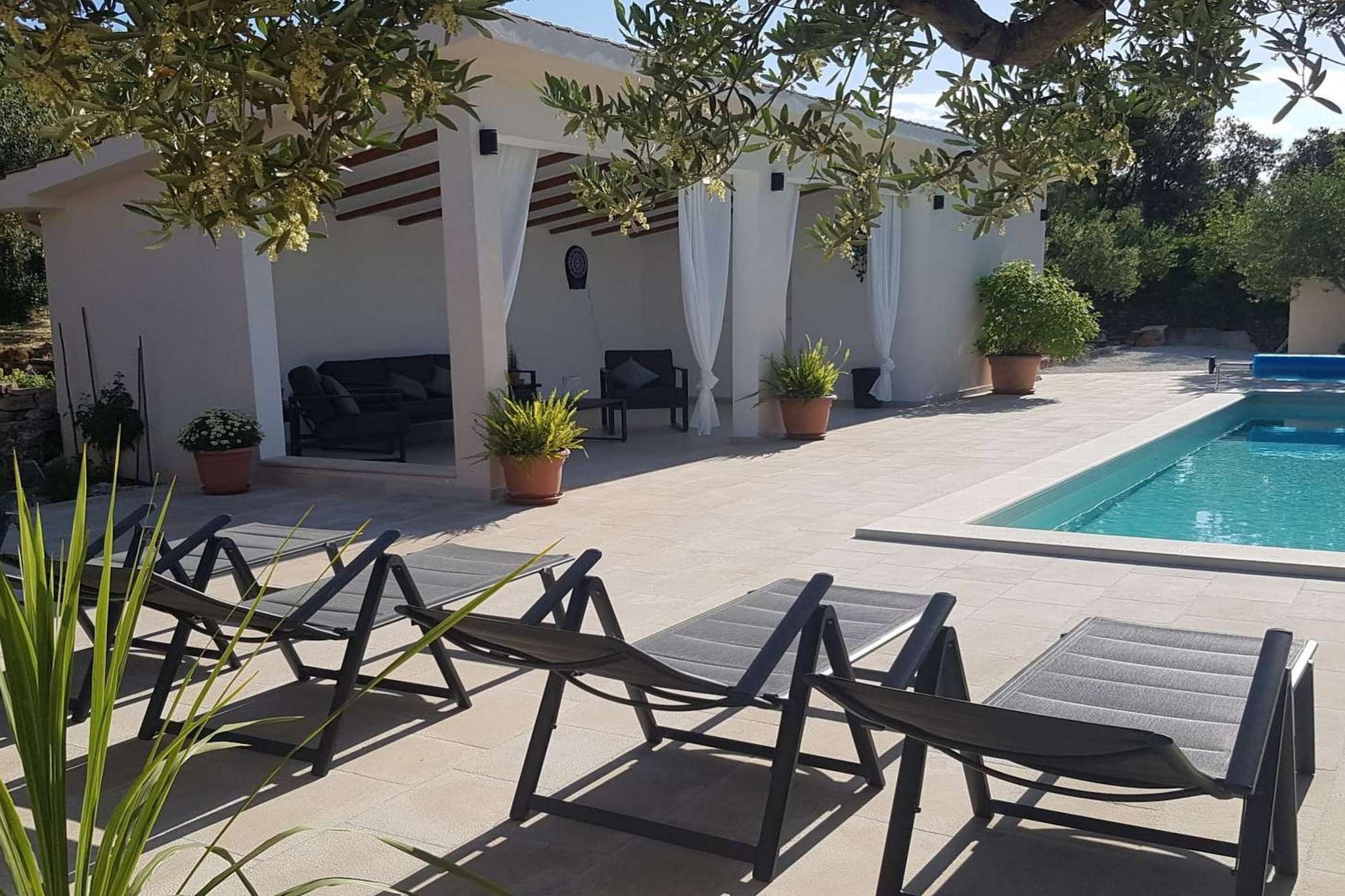 Secluded Oasis with Pool, Outdoor Kitchen, & Landscaped Terraces - Three Bedroom Villa-Schwimmbad