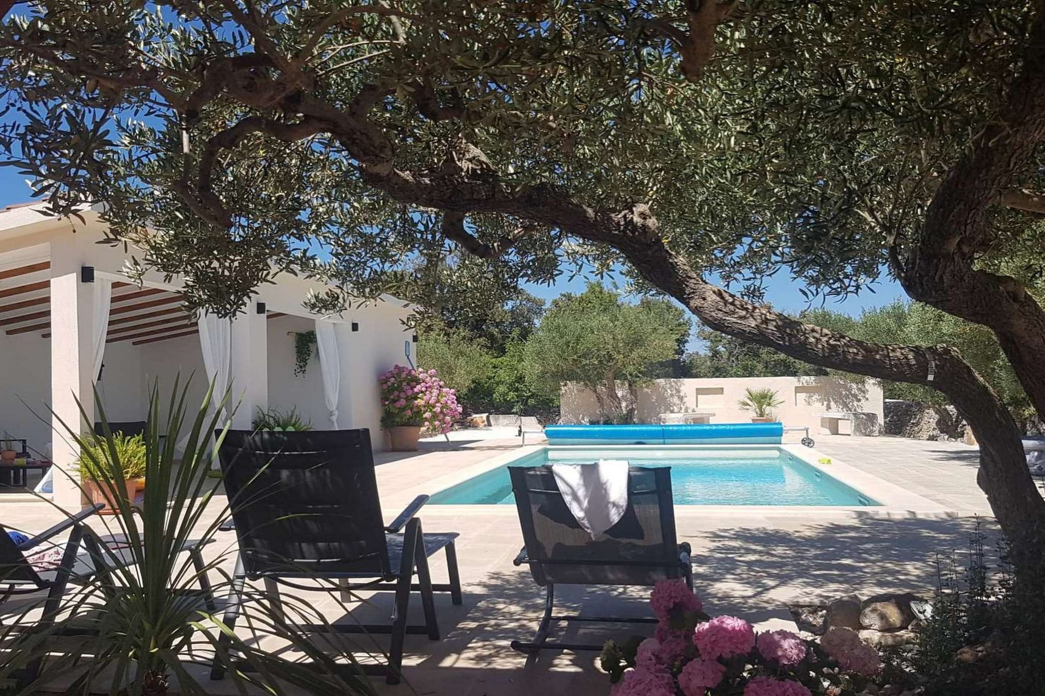 Secluded Oasis with Pool, Outdoor Kitchen, & Landscaped Terraces - Three Bedroom Villa-Schwimmbad