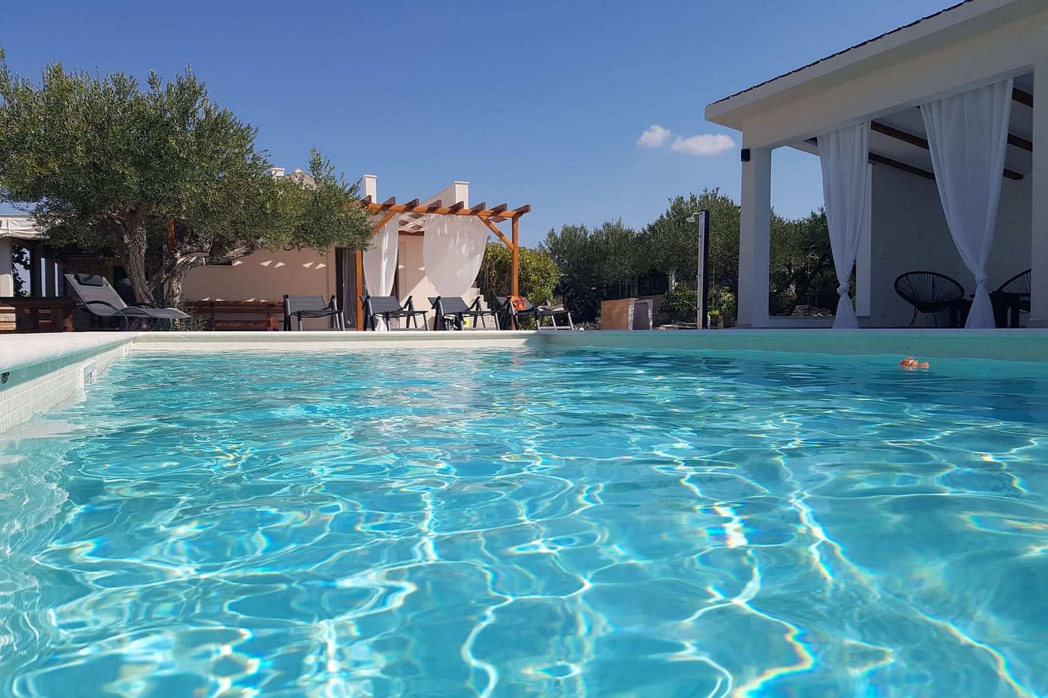 Secluded Oasis with Pool, Outdoor Kitchen, & Landscaped Terraces - Three Bedroom Villa-Schwimmbad