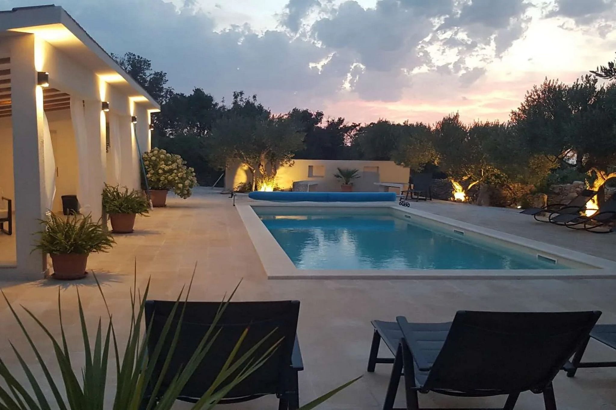 Secluded Oasis with Pool, Outdoor Kitchen, & Landscaped Terraces - Three Bedroom Villa-Schwimmbad
