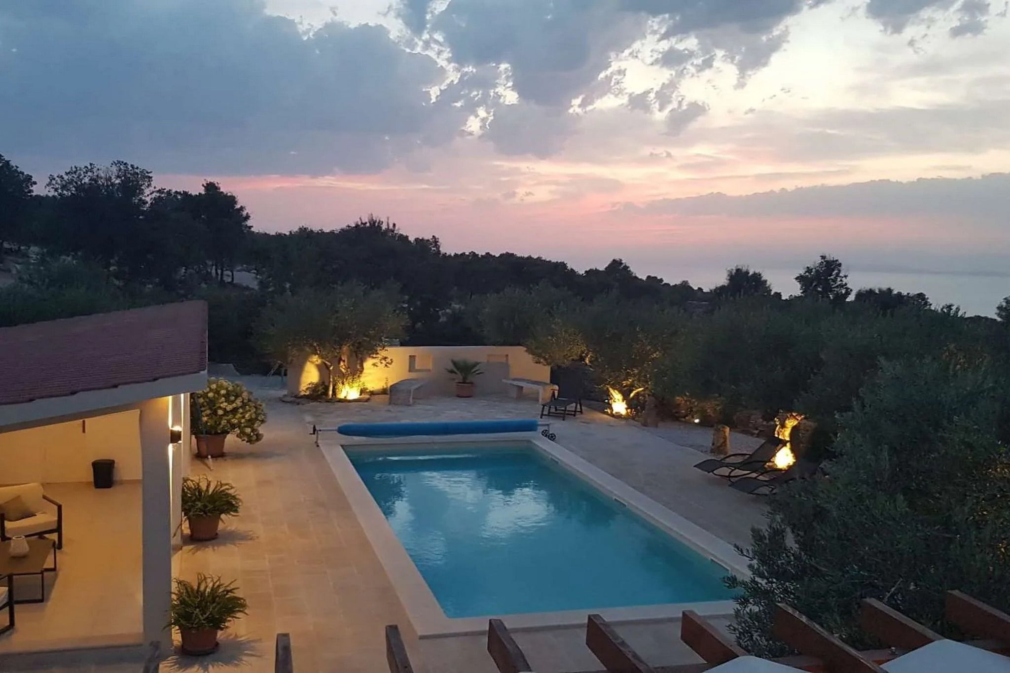 Secluded Oasis with Pool, Outdoor Kitchen, & Landscaped Terraces - Three Bedroom Villa-Schwimmbad