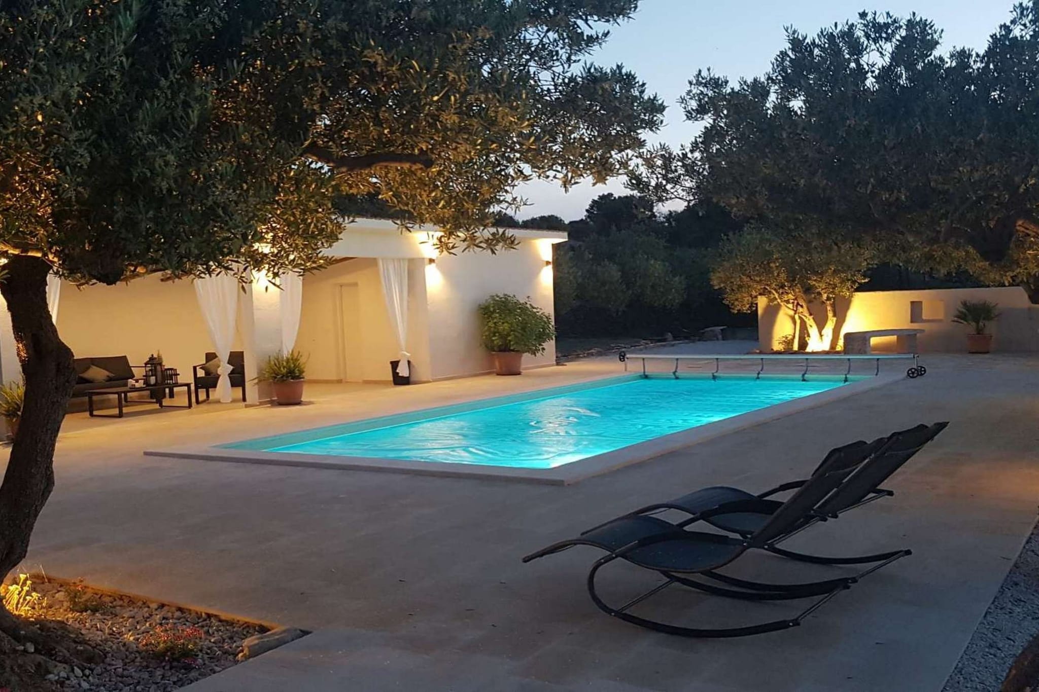 Secluded Oasis with Pool, Outdoor Kitchen, & Landscaped Terraces - Three Bedroom Villa-Schwimmbad