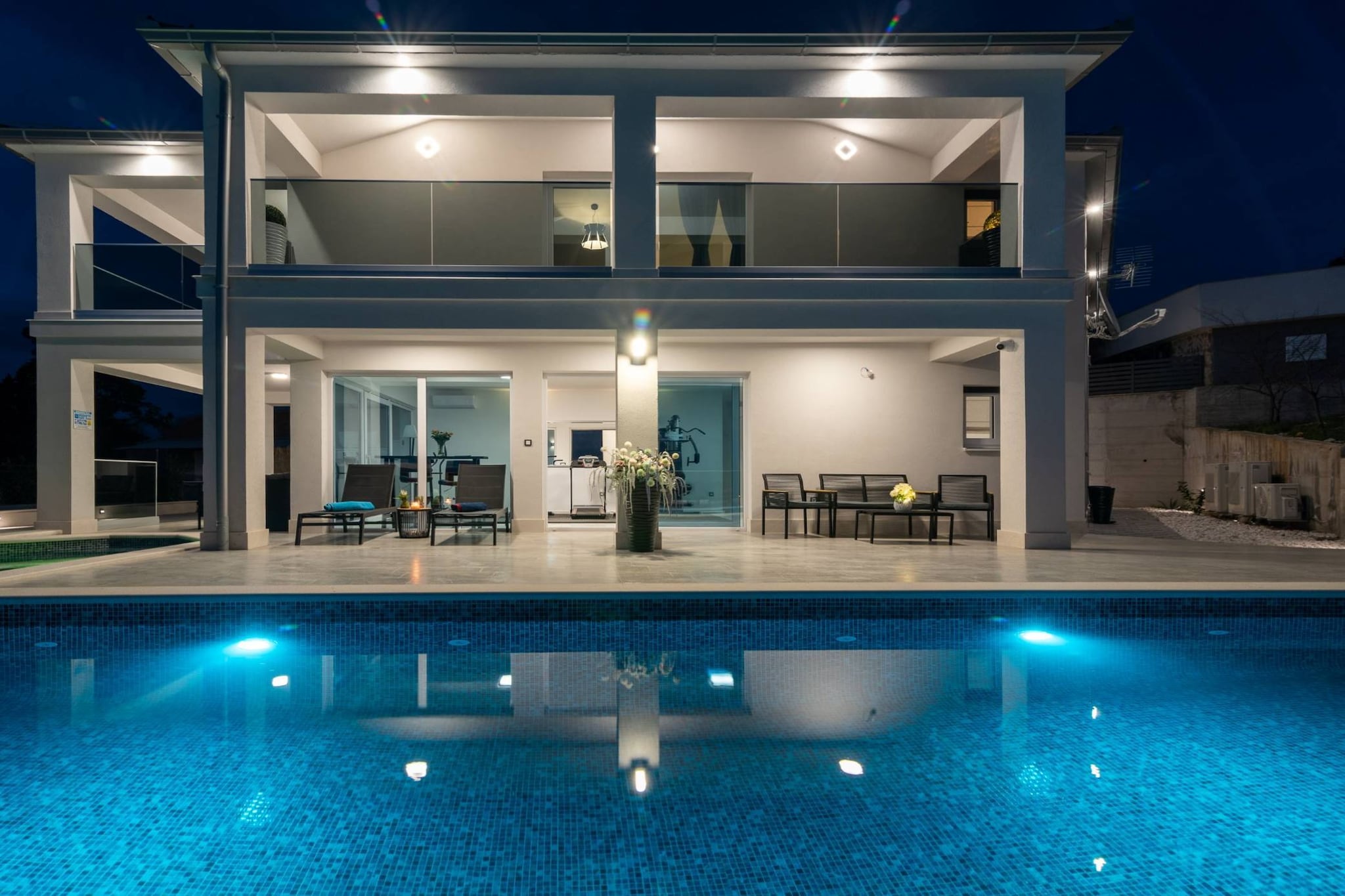 Luminous Infinity Villa with Pool and Gym - Six Bedroom Villa with Pool-Buitenlucht