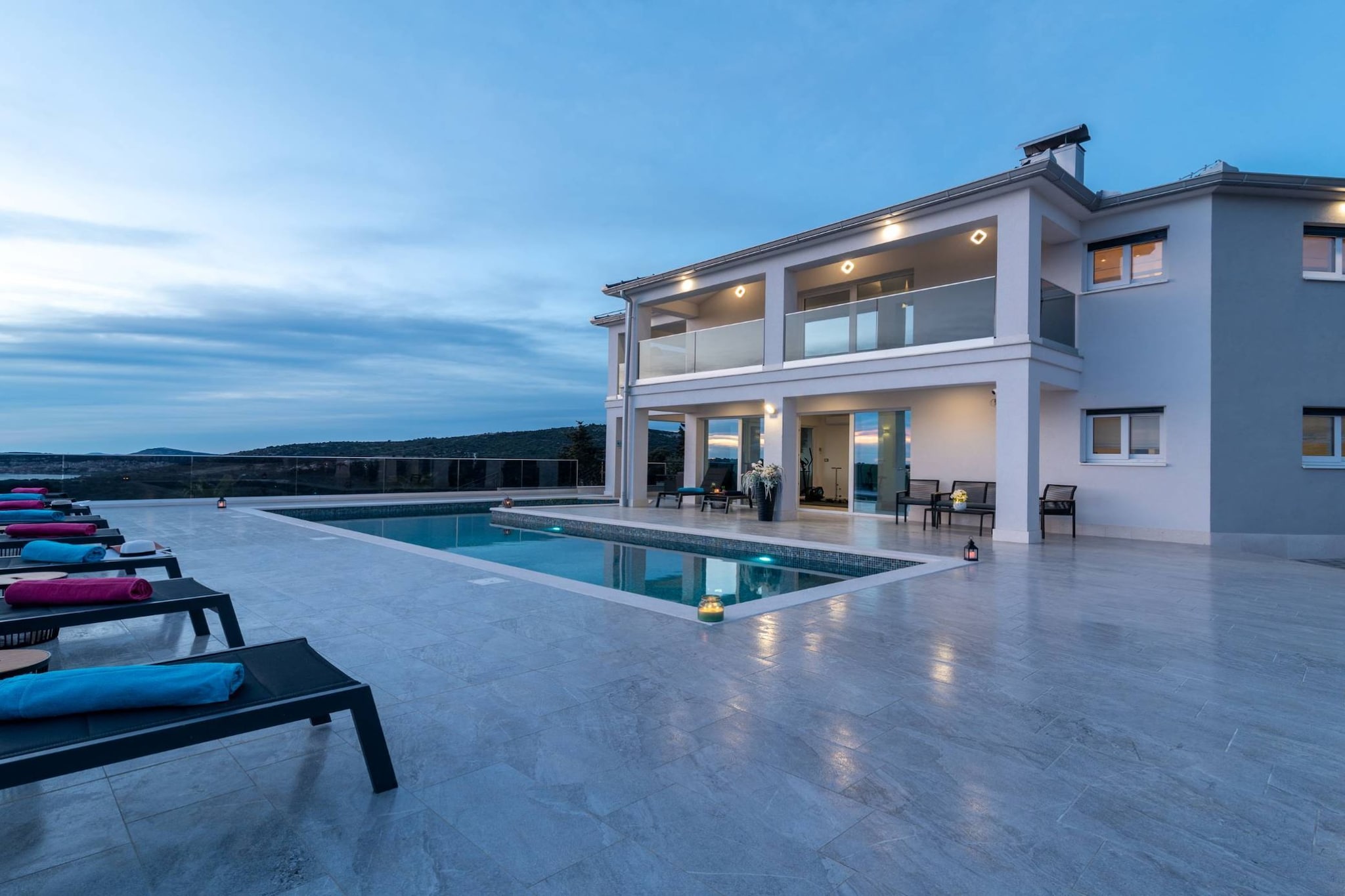 Luminous Infinity Villa with Pool and Gym - Six Bedroom Villa with Pool-Buitenlucht