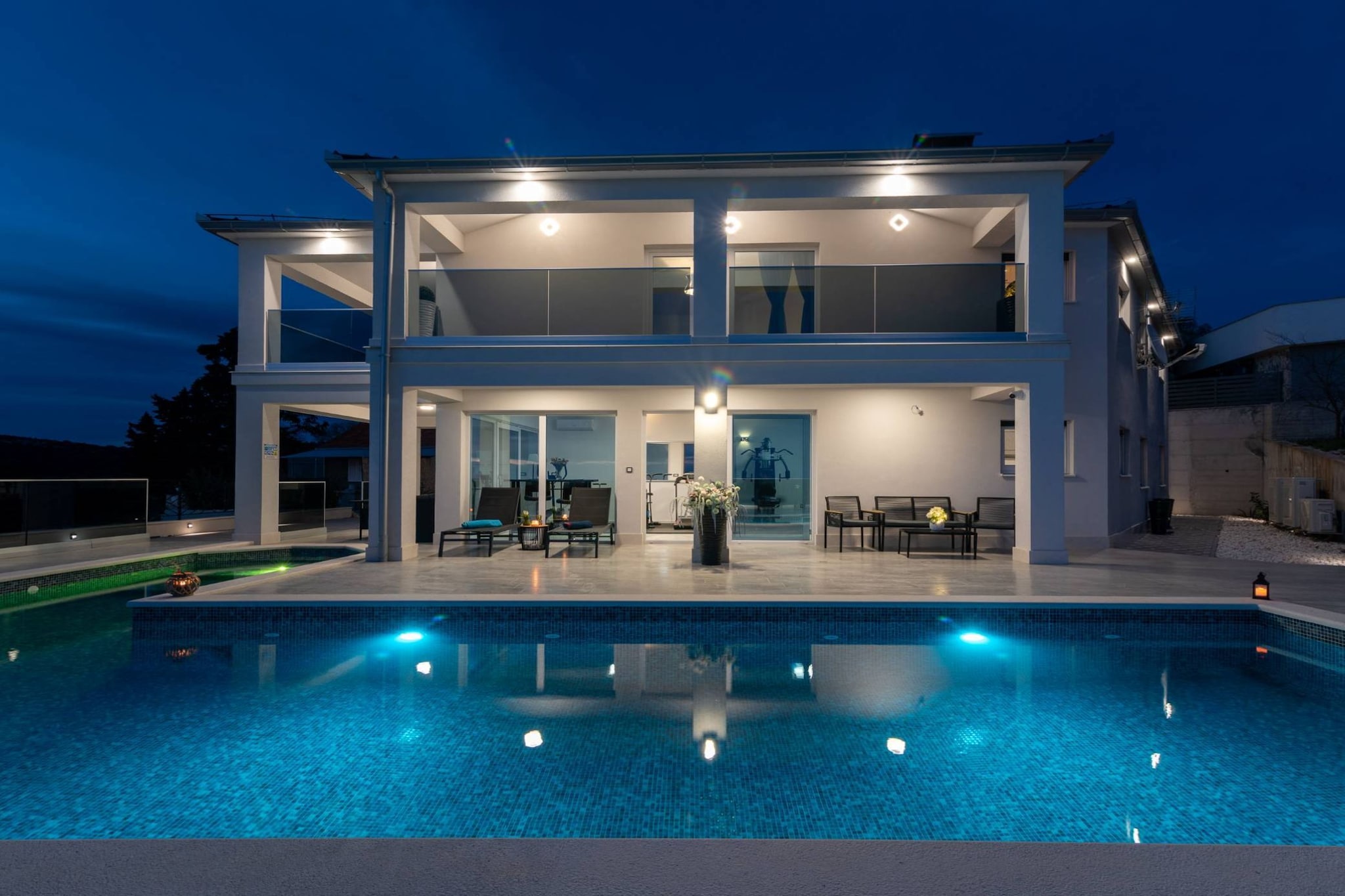 Luminous Infinity Villa with Pool and Gym - Six Bedroom Villa with Pool-Buitenlucht