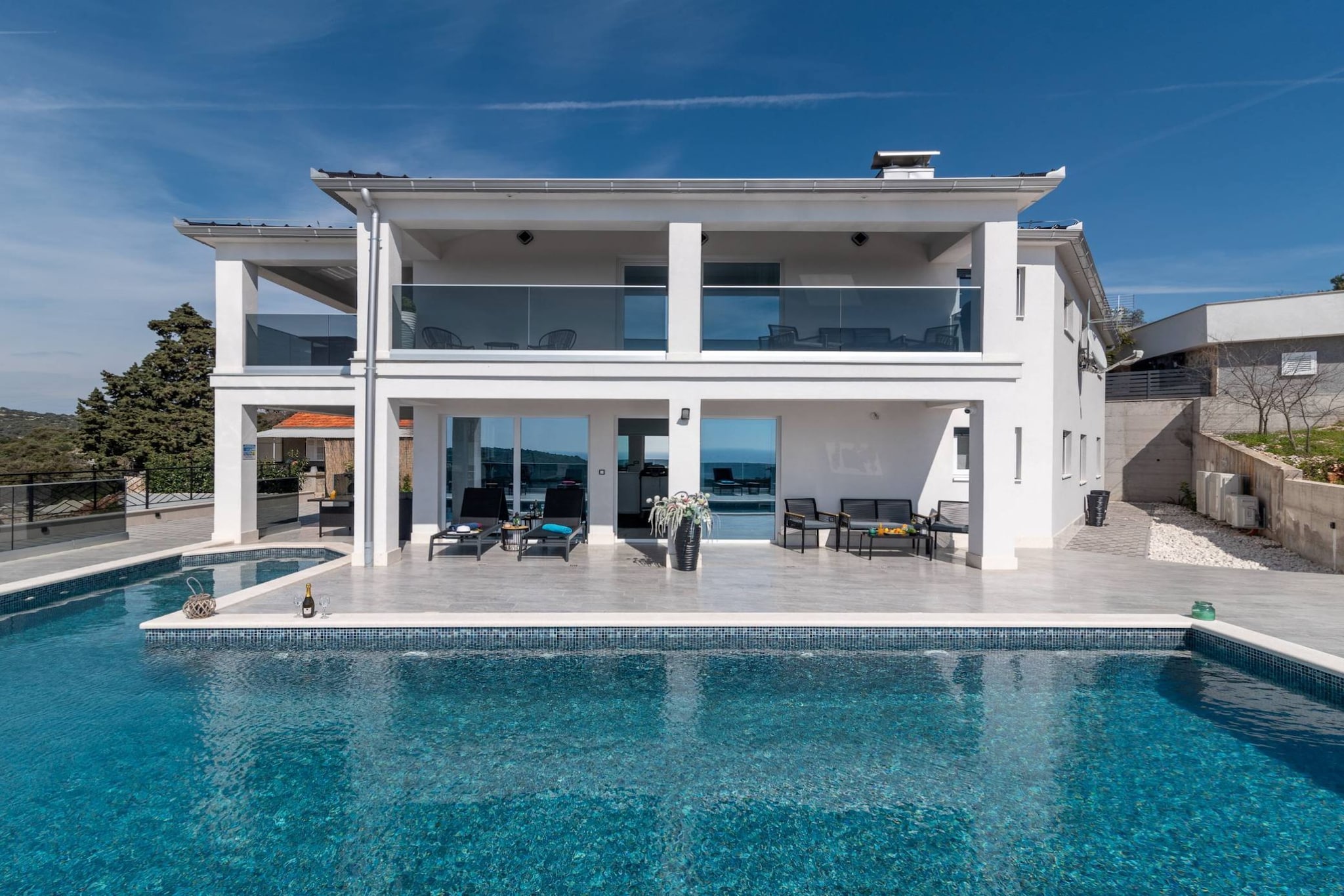 Luminous Infinity Villa with Pool and Gym - Six Bedroom Villa with Pool-Buitenlucht