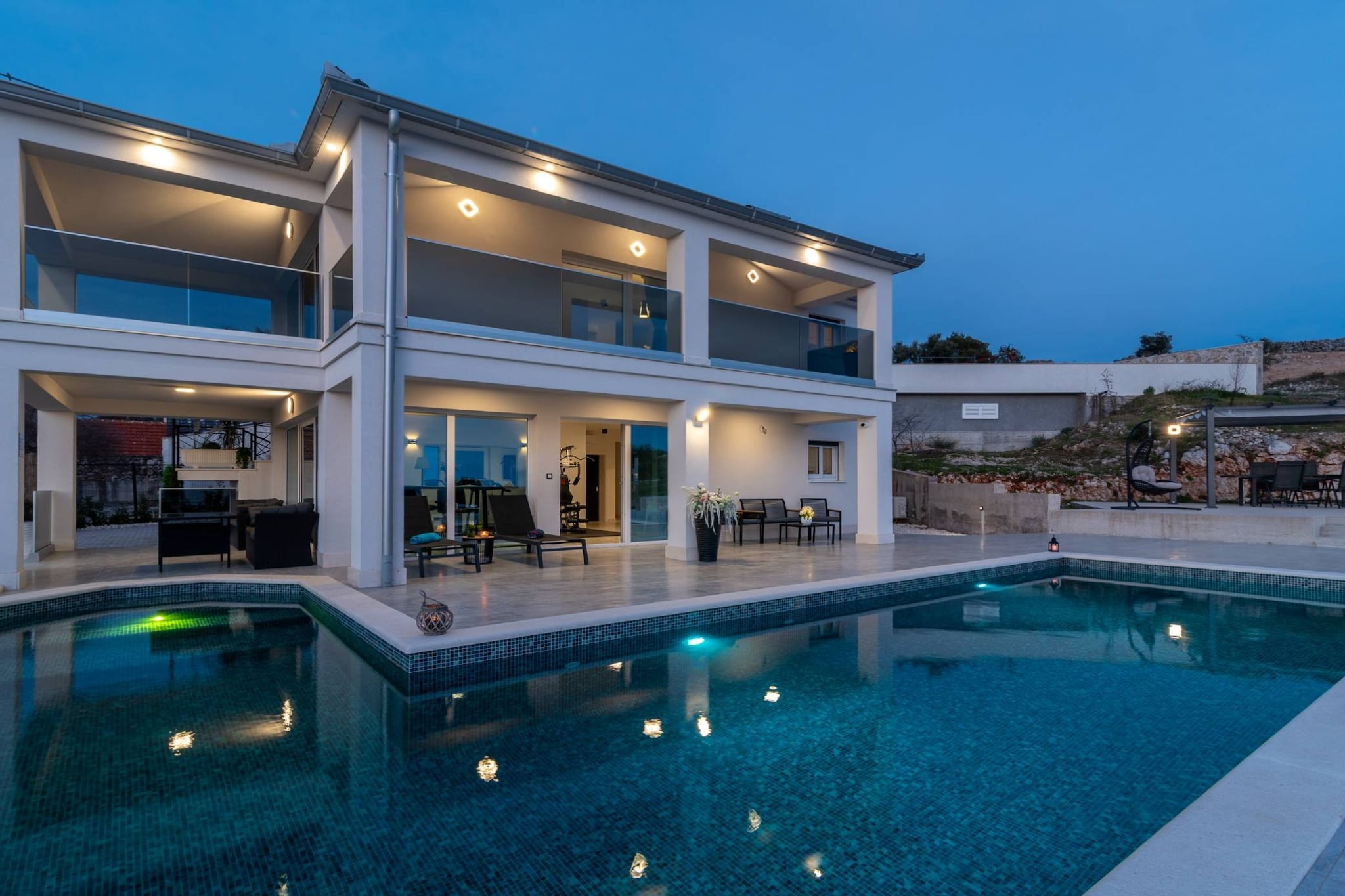 Luminous Infinity Villa with Pool and Gym - Six Bedroom Villa with Pool-Buitenlucht