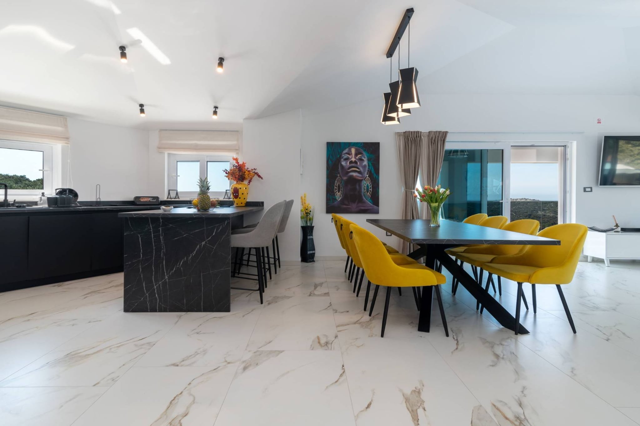 Luminous Infinity Villa with Pool and Gym - Six Bedroom Villa with Pool-Eetkamer