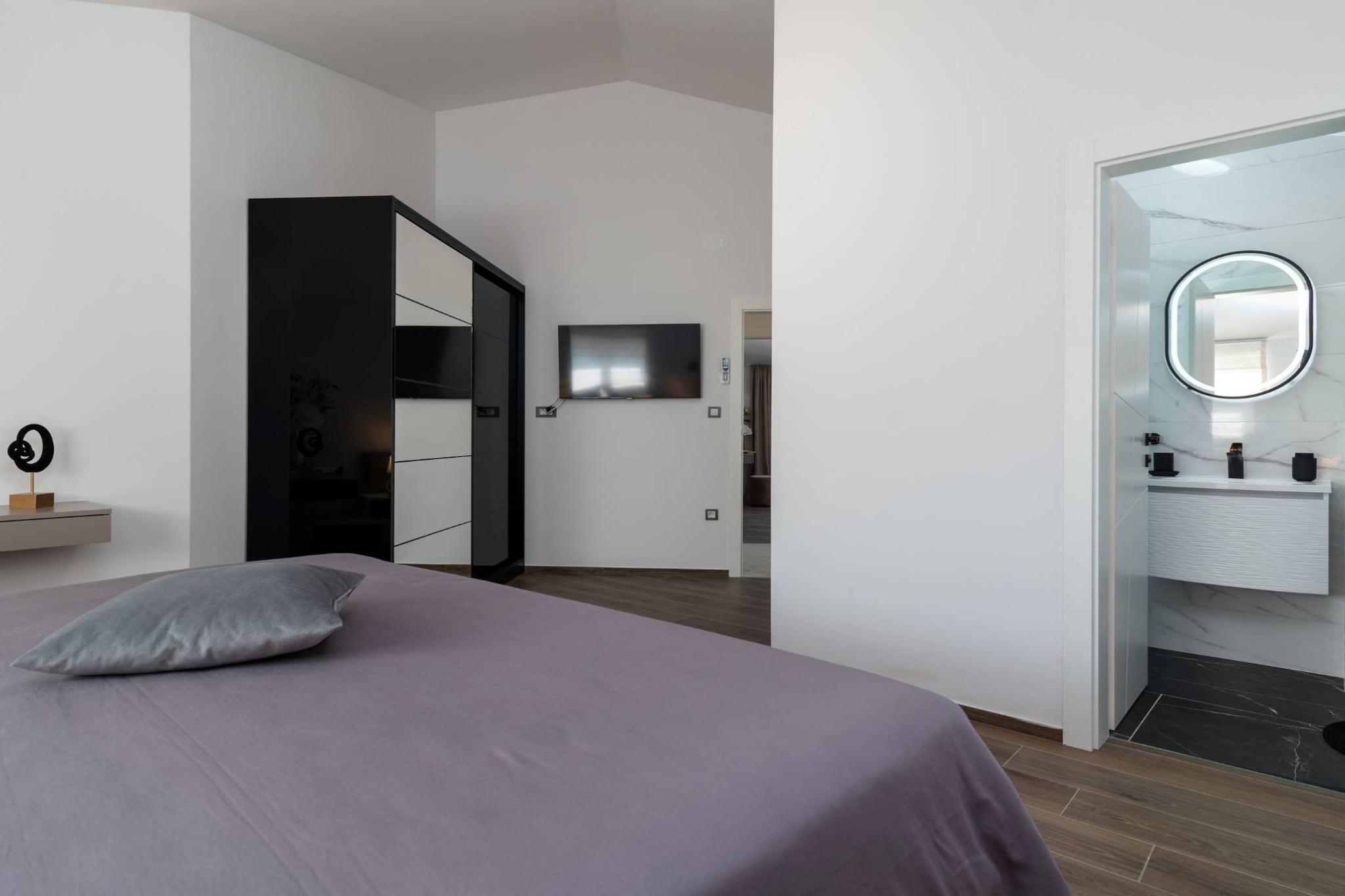 Luminous Infinity Villa with Pool and Gym - Six Bedroom Villa with Pool-Slaapkamer