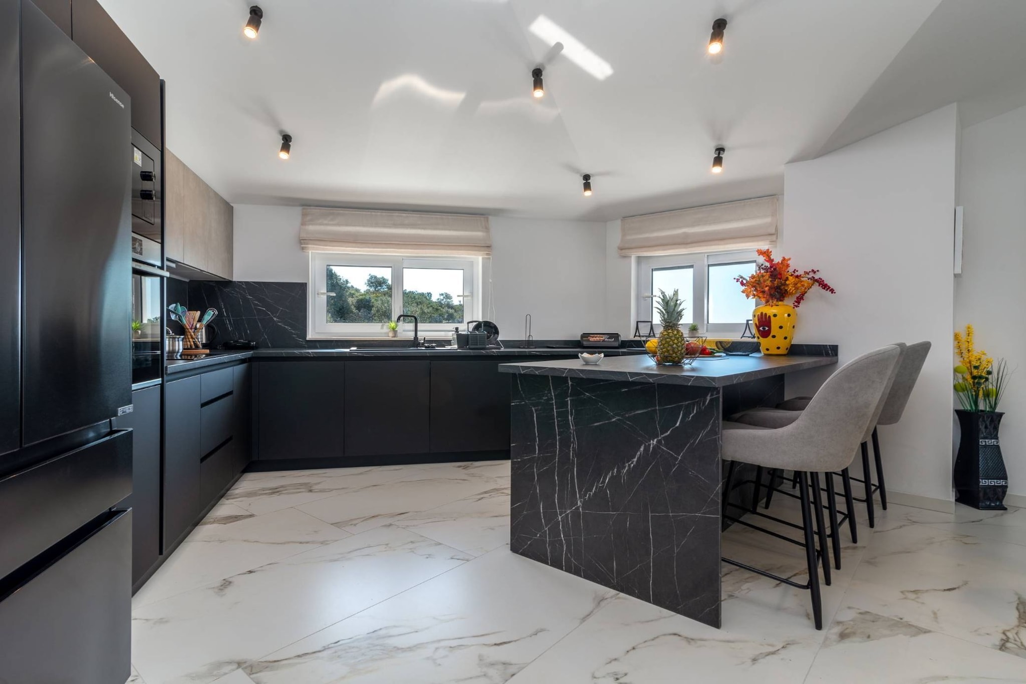 Luminous Infinity Villa with Pool and Gym - Six Bedroom Villa with Pool-Keuken