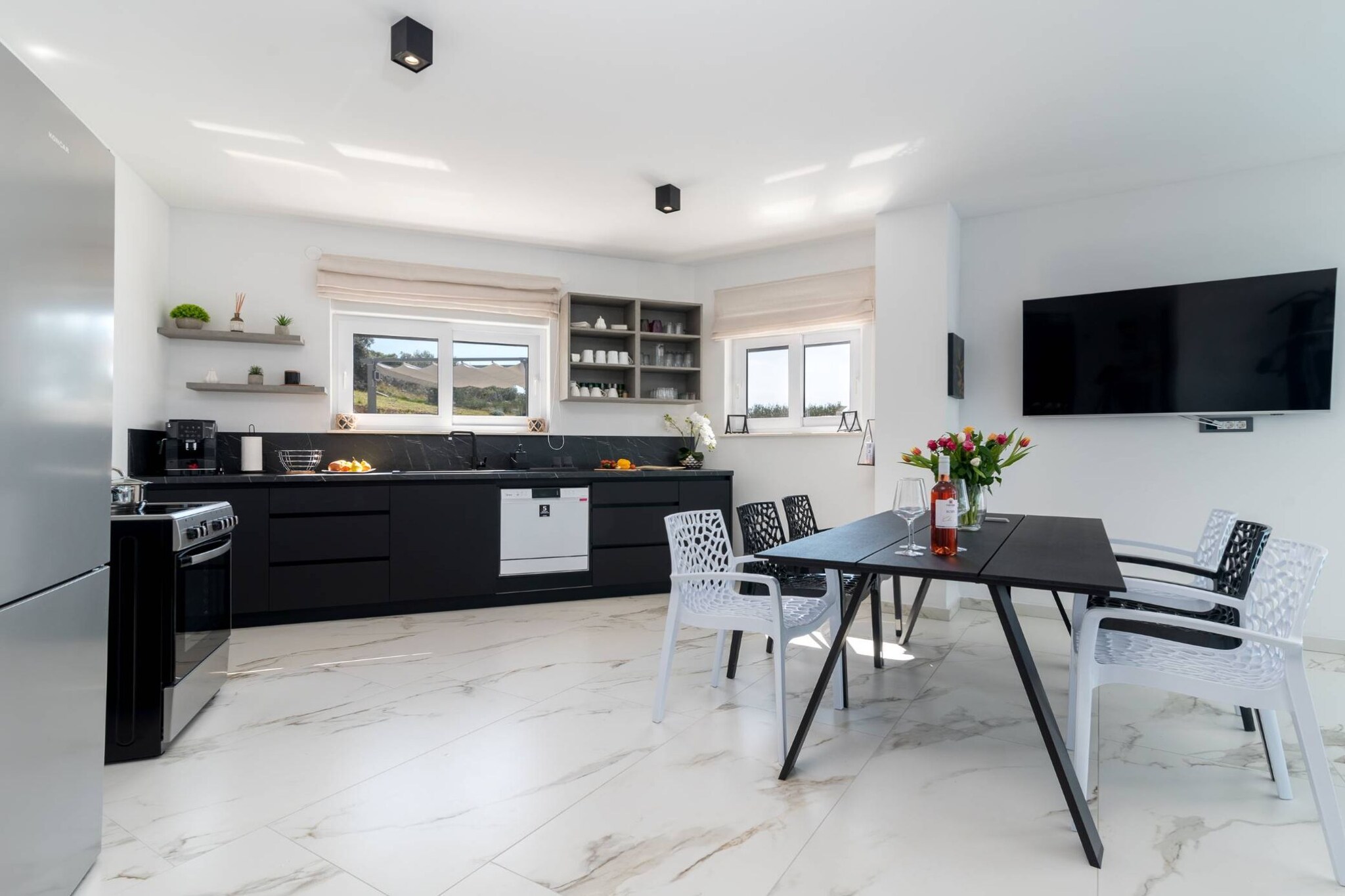 Luminous Infinity Villa with Pool and Gym - Six Bedroom Villa with Pool-Keuken