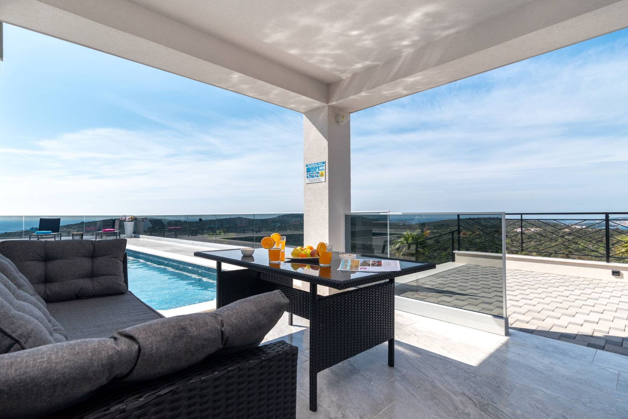 Luminous Infinity Villa with Pool and Gym - Six Bedroom Villa with Pool-Uitzicht