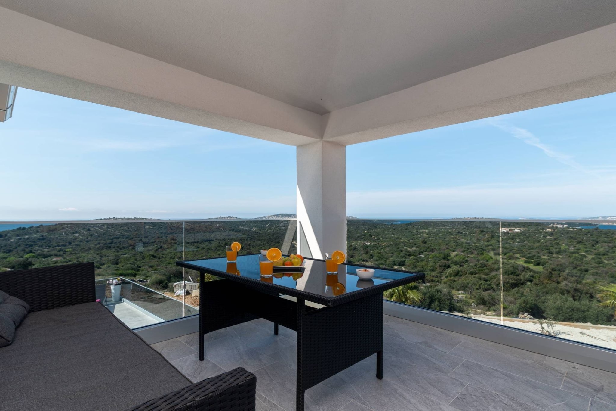 Luminous Infinity Villa with Pool and Gym - Six Bedroom Villa with Pool-Uitzicht