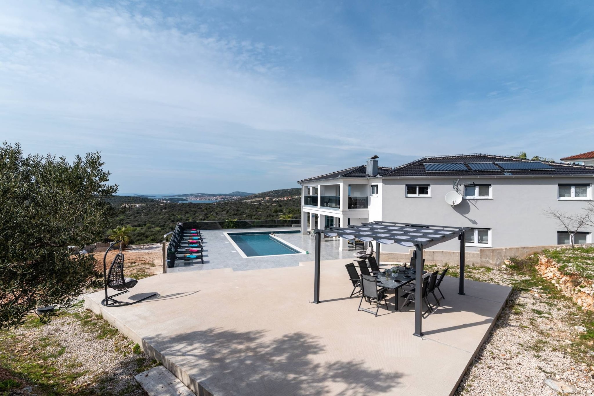 Luminous Infinity Villa with Pool and Gym - Six Bedroom Villa with Pool-Uitzicht