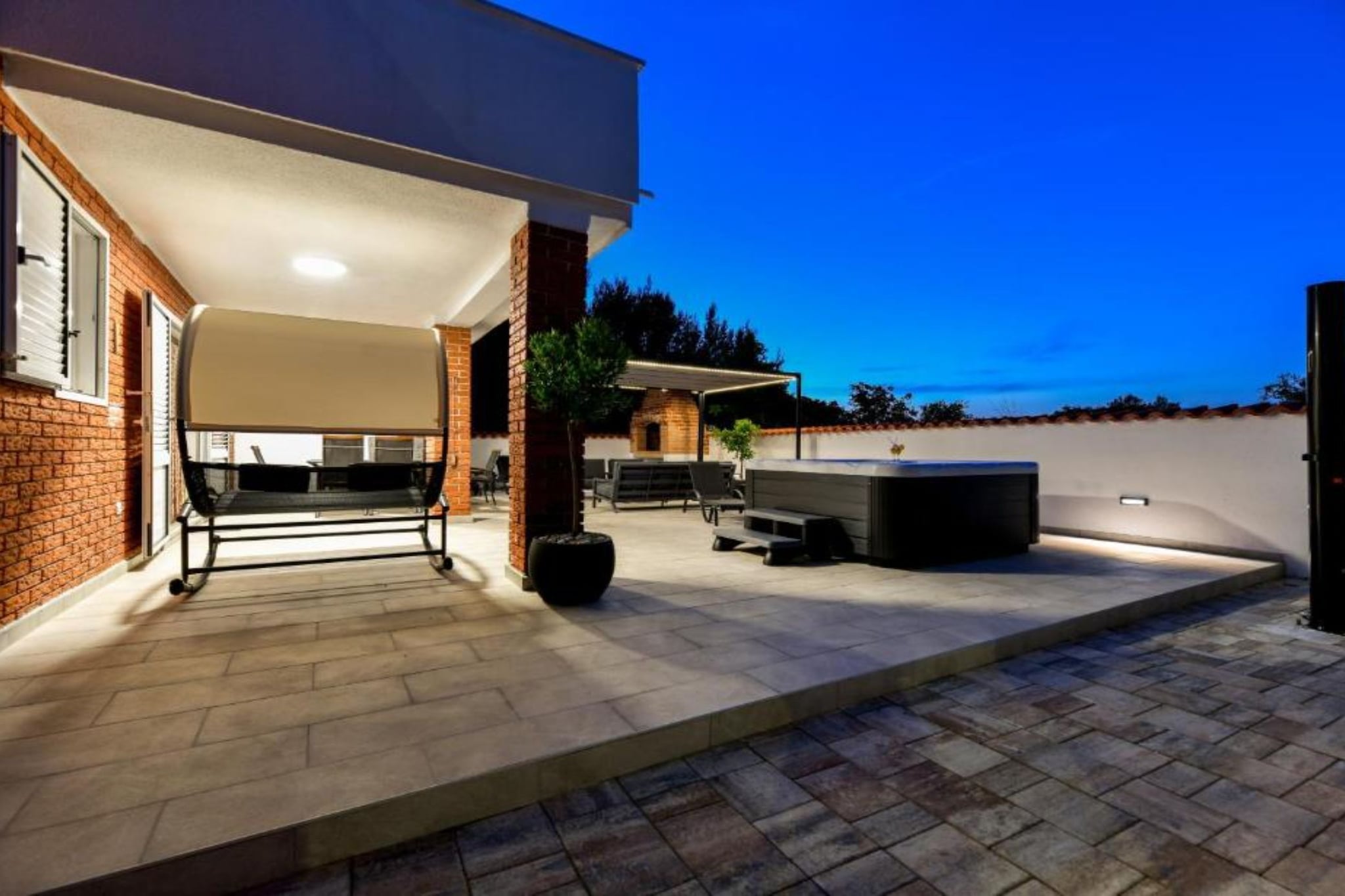 Four Bedroom Villa With Hot Tub-Buitenlucht