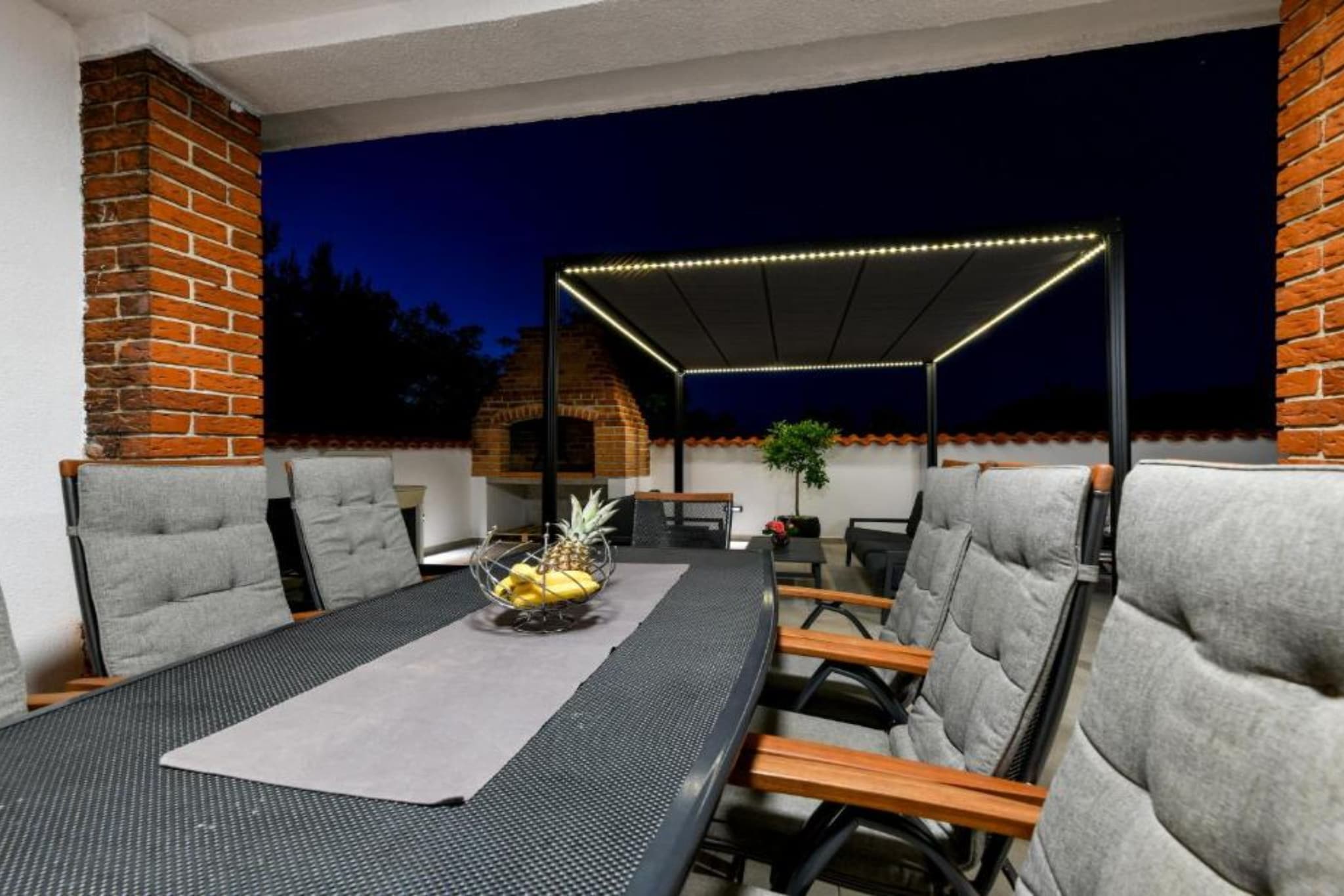 Four Bedroom Villa With Hot Tub-Buitenlucht