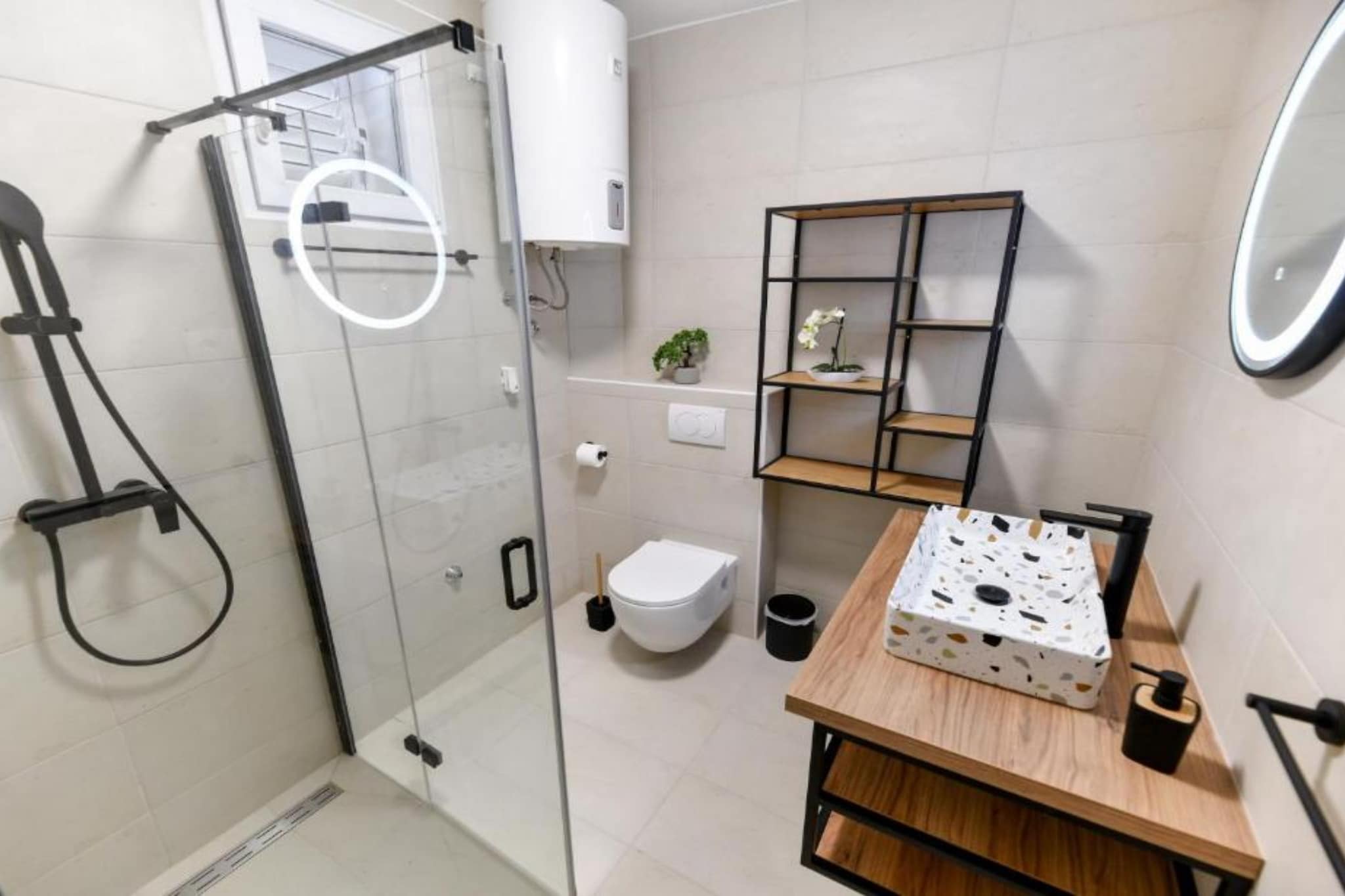 Four Bedroom Villa With Hot Tub-Badkamer