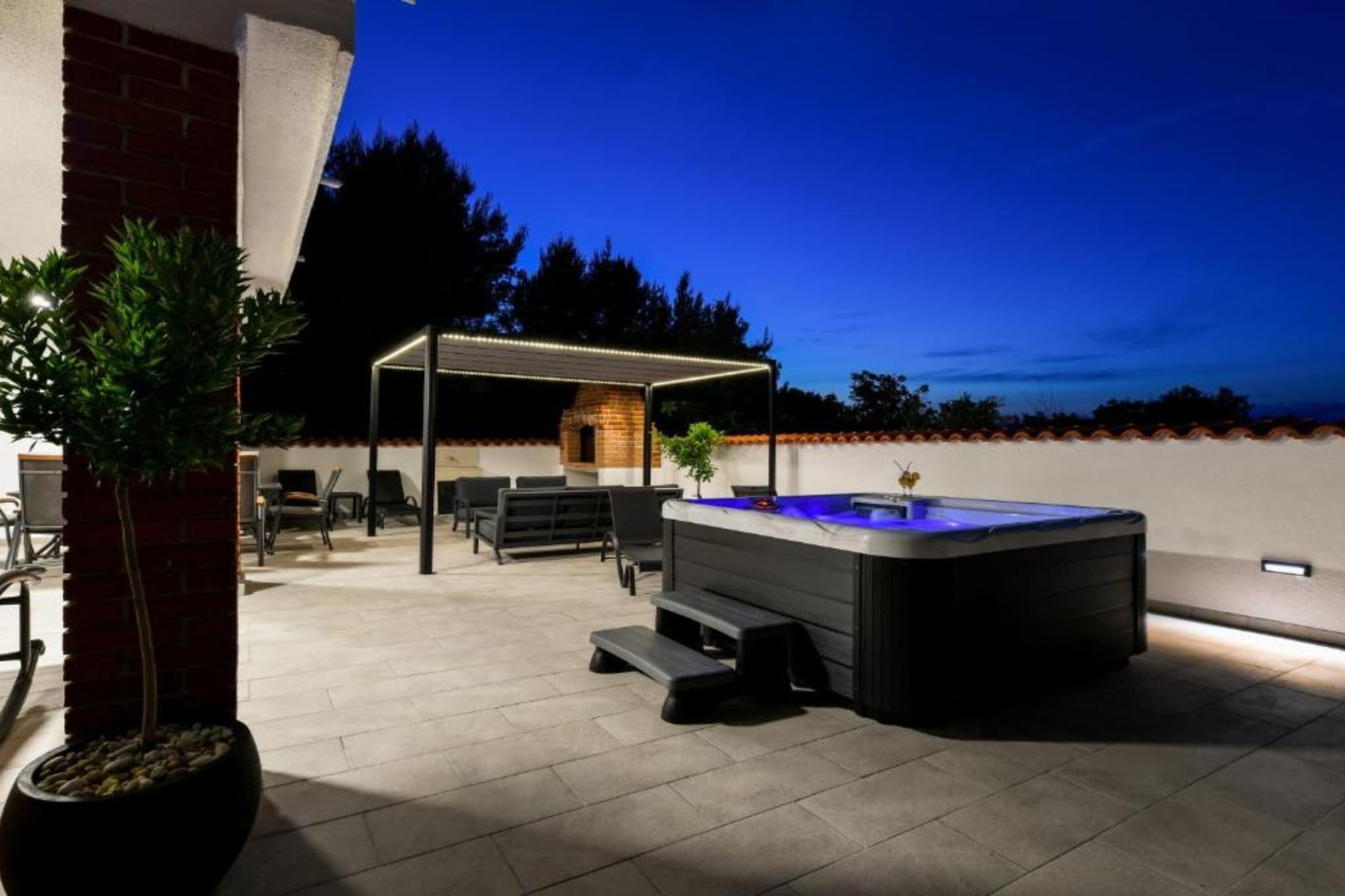 Four Bedroom Villa With Hot Tub-Spa