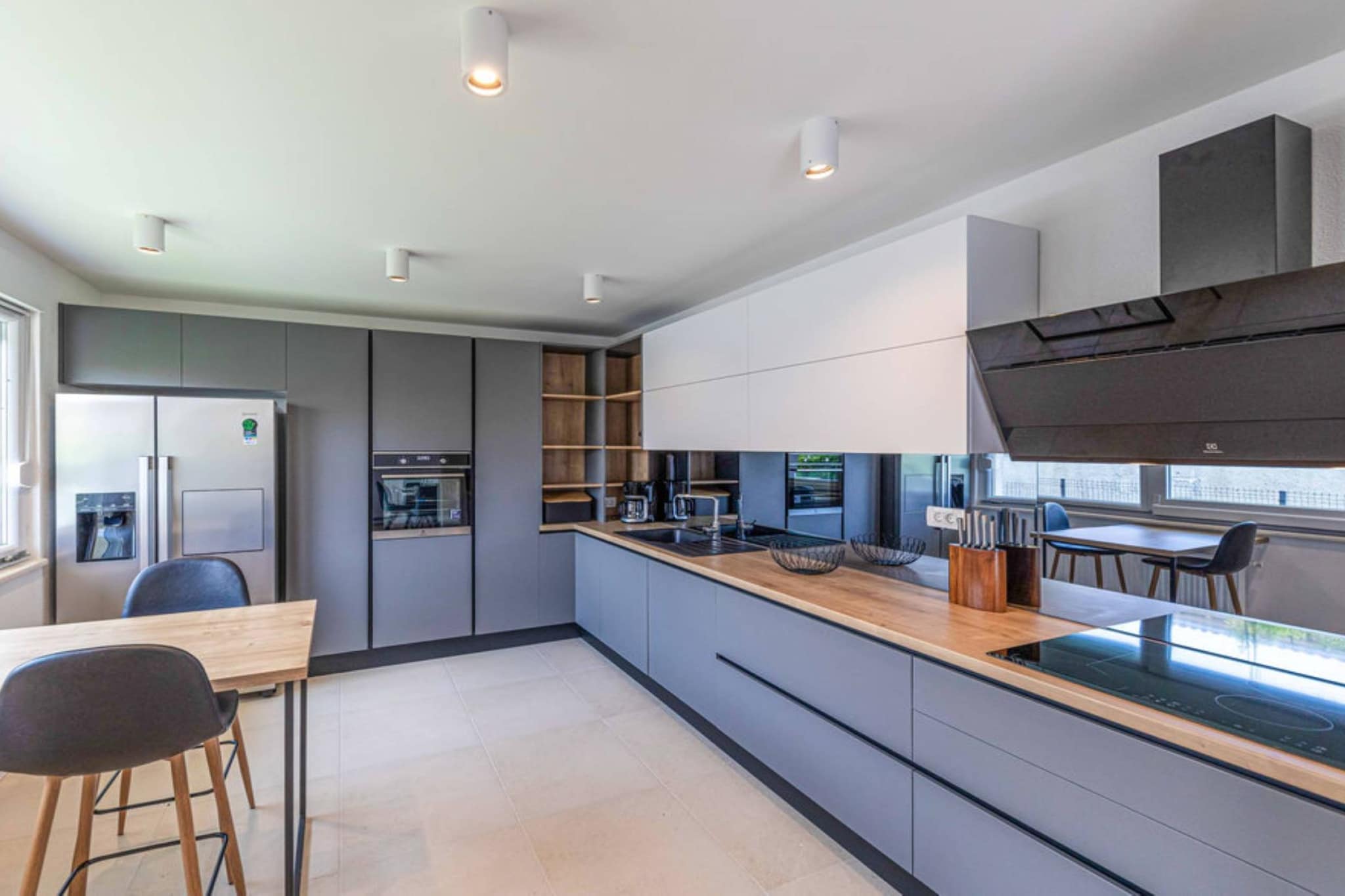 Expansive Retreat with Private Pool & BBQ, Near the Beach - Six Bedroom Villa-Cuisine