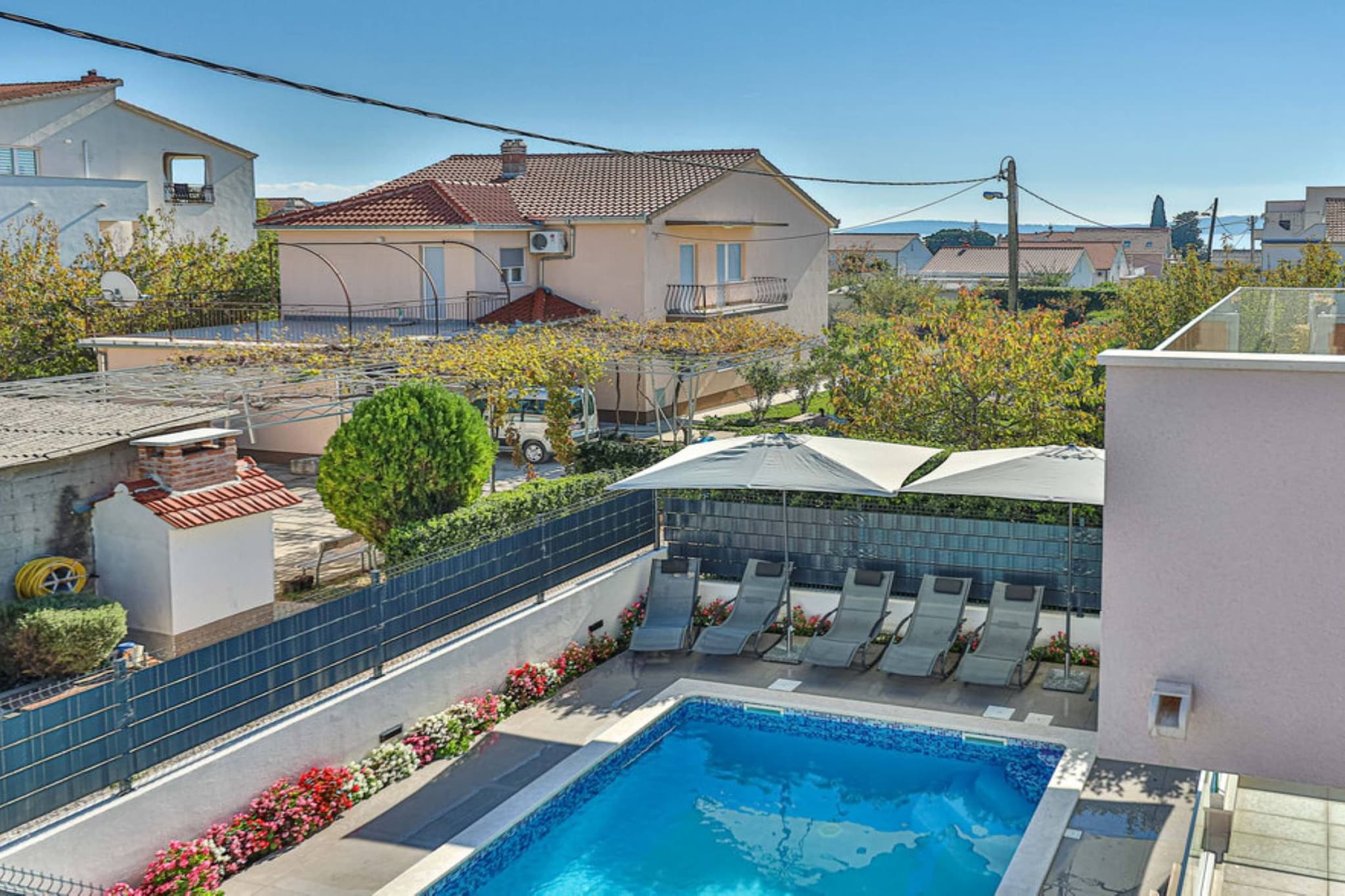 Expansive Retreat with Private Pool & BBQ, Near the Beach - Six Bedroom Villa-Vue