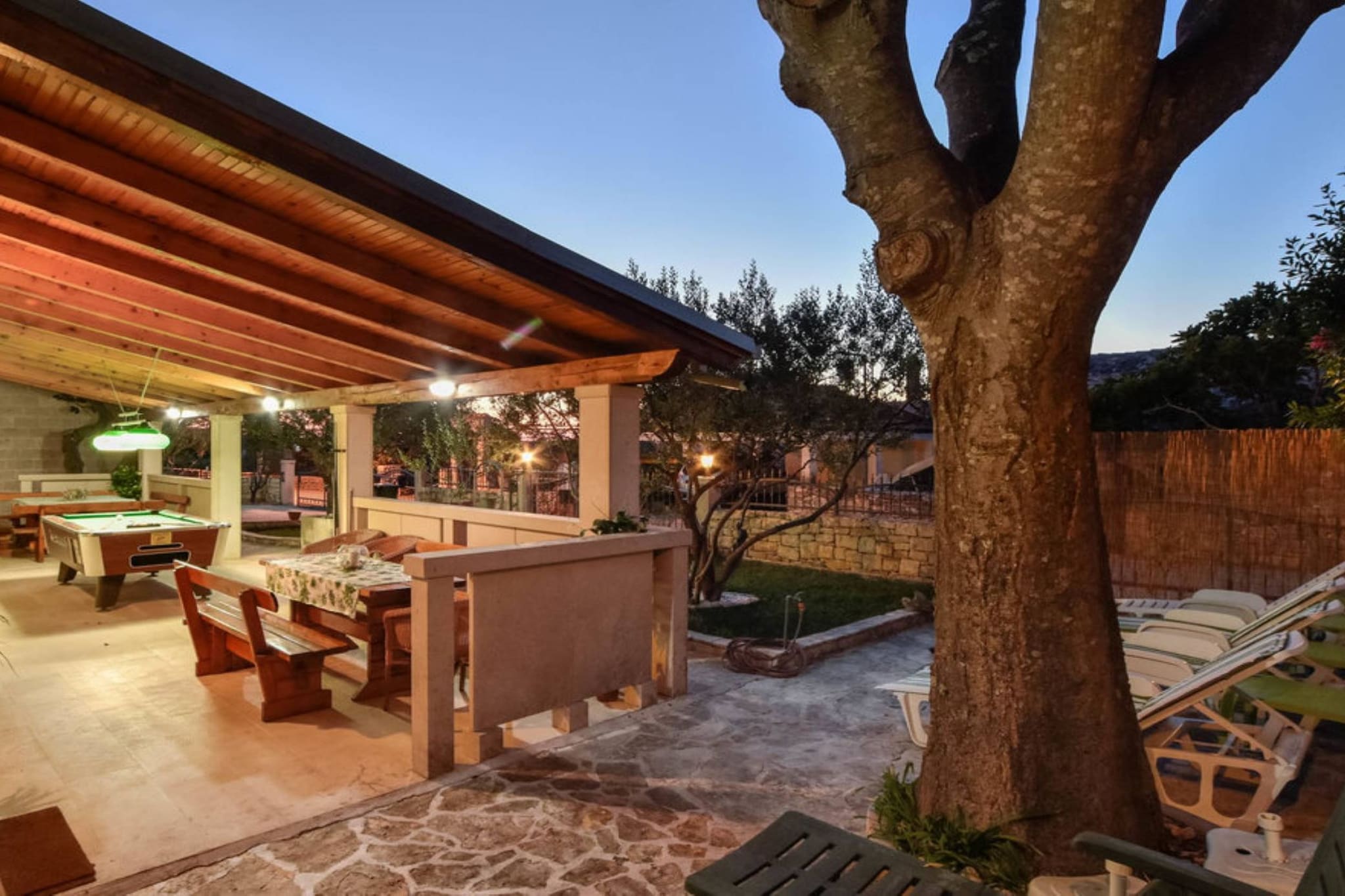 Peaceful Island Haven with Pool, BBQ & Games Area - Four Bedroom Holiday Home-Außenbereich