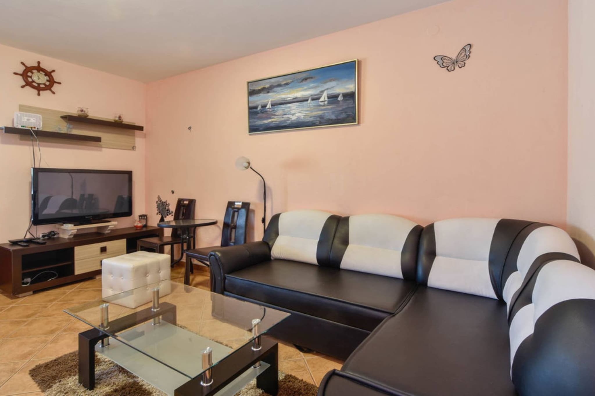Peaceful Island Haven with Pool, BBQ & Games Area - Four Bedroom Holiday Home