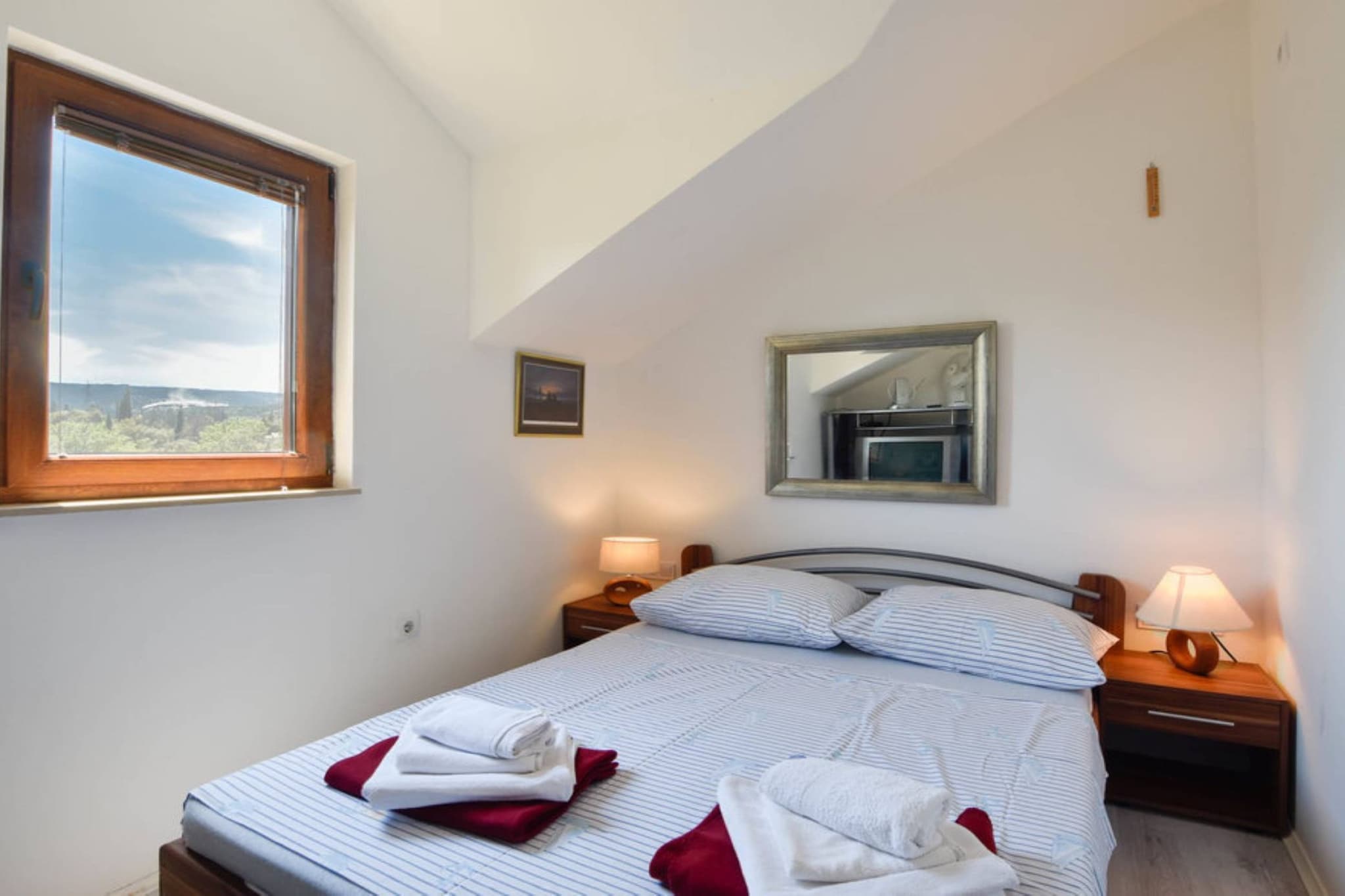 Peaceful Island Haven with Pool, BBQ & Games Area - Four Bedroom Holiday Home-Schlafzimmer