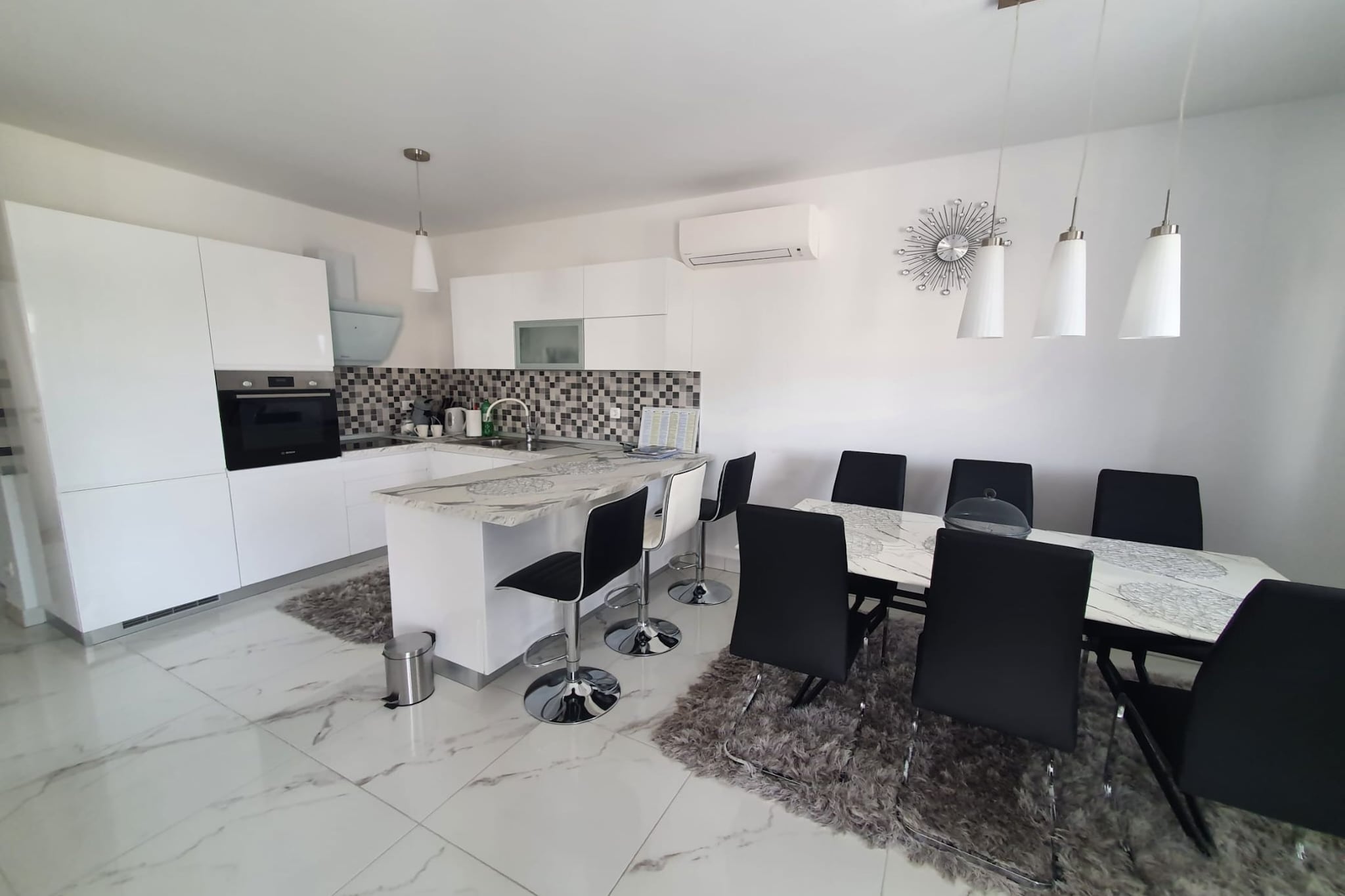 Kastel Novi Elegant and Stylish Apartment with Terrace and Patio - Two Bedroom Apartment with Terrace-Salon
