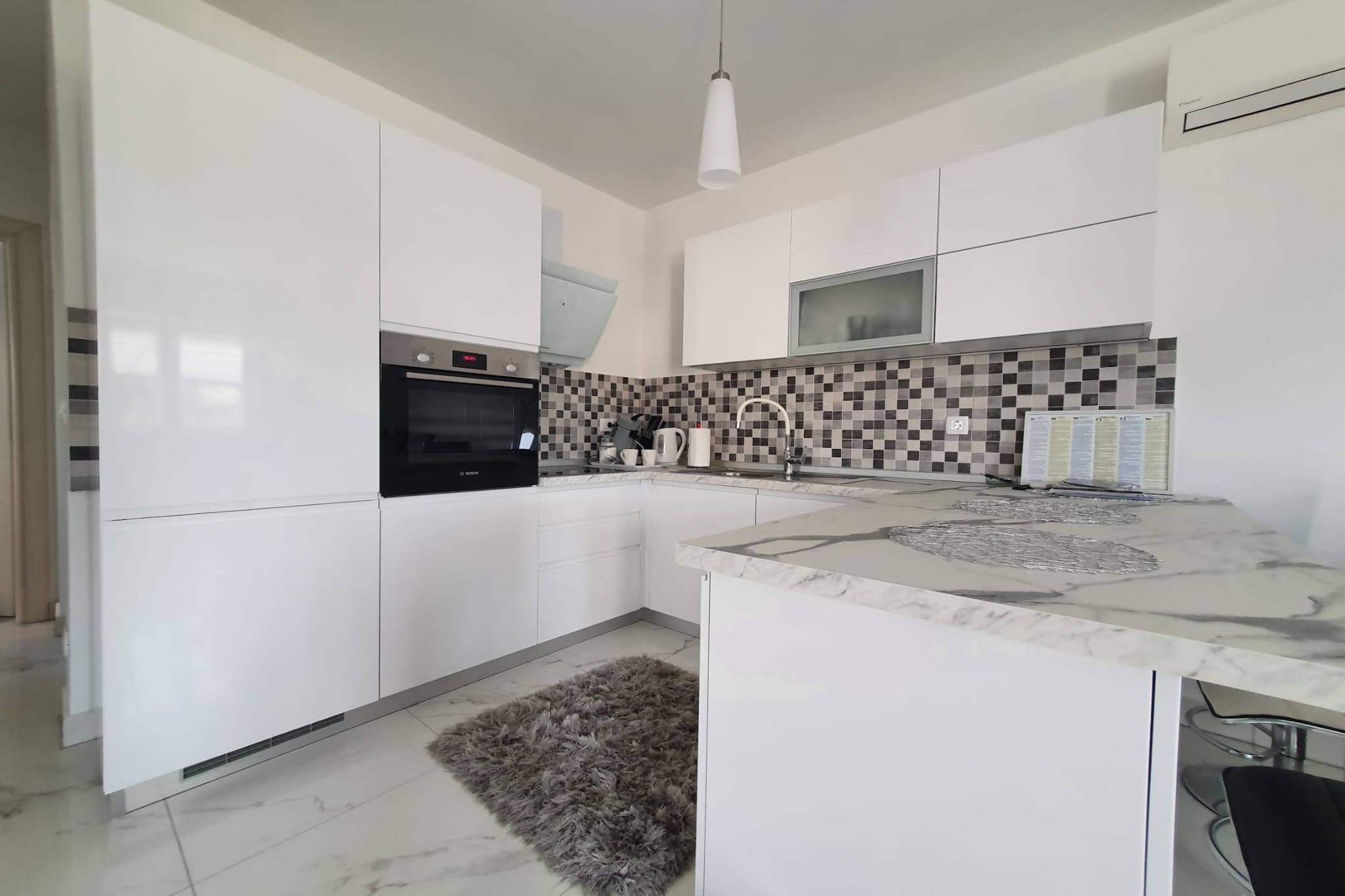 Kastel Novi Elegant and Stylish Apartment with Terrace and Patio - Two Bedroom Apartment with Terrace-Cuisine