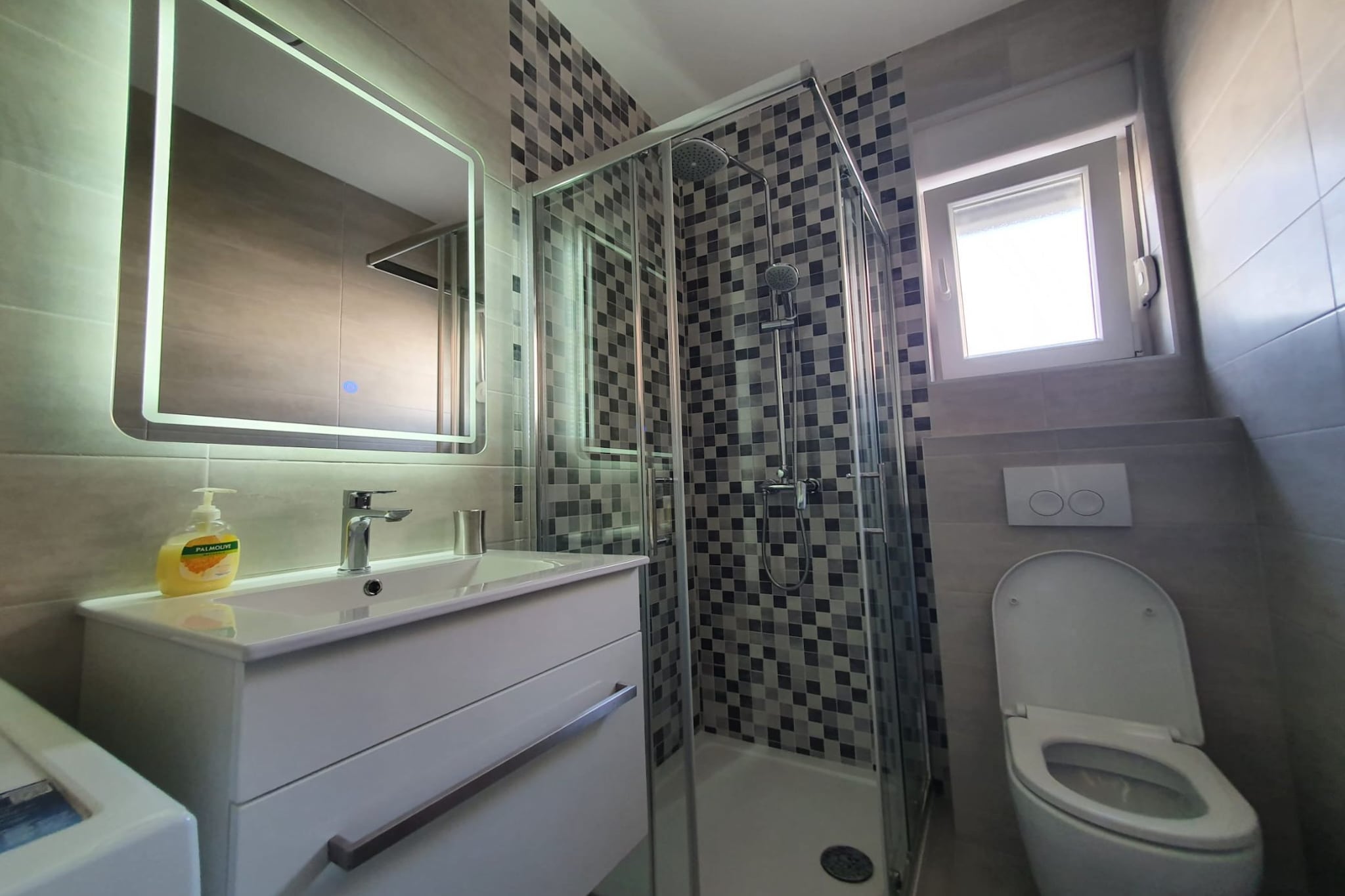 Kastel Novi Elegant and Stylish Apartment with Terrace and Patio - Two Bedroom Apartment with Terrace-Salle de bain
