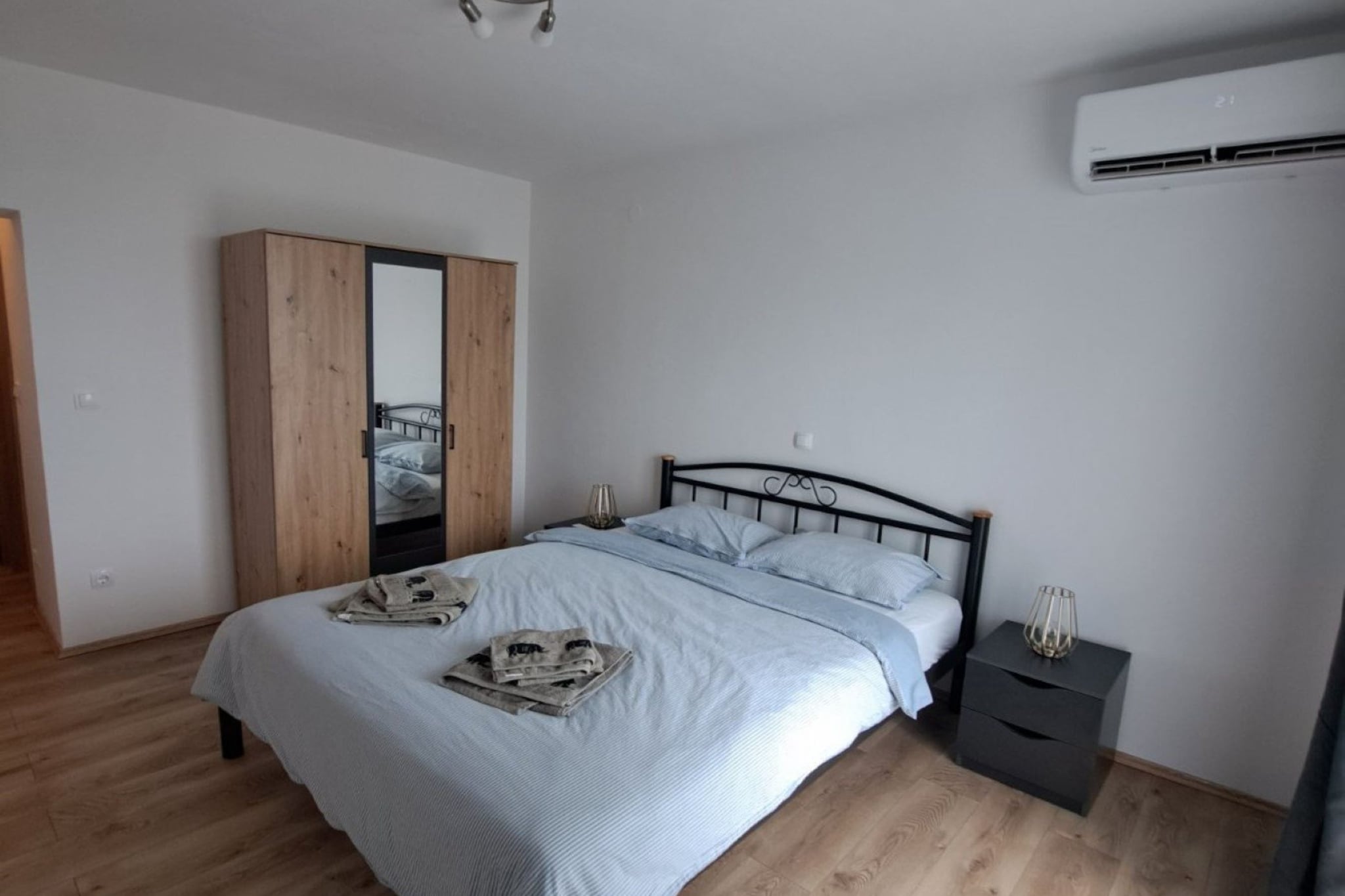 Elegant Brsec Apartments with Sea View - Two Bedroom Apartment with Sea View-Schlafzimmer