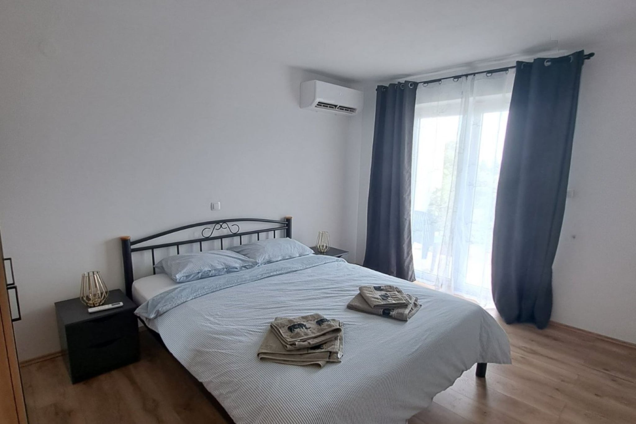 Elegant Brsec Apartments with Sea View - Two Bedroom Apartment with Sea View-Schlafzimmer