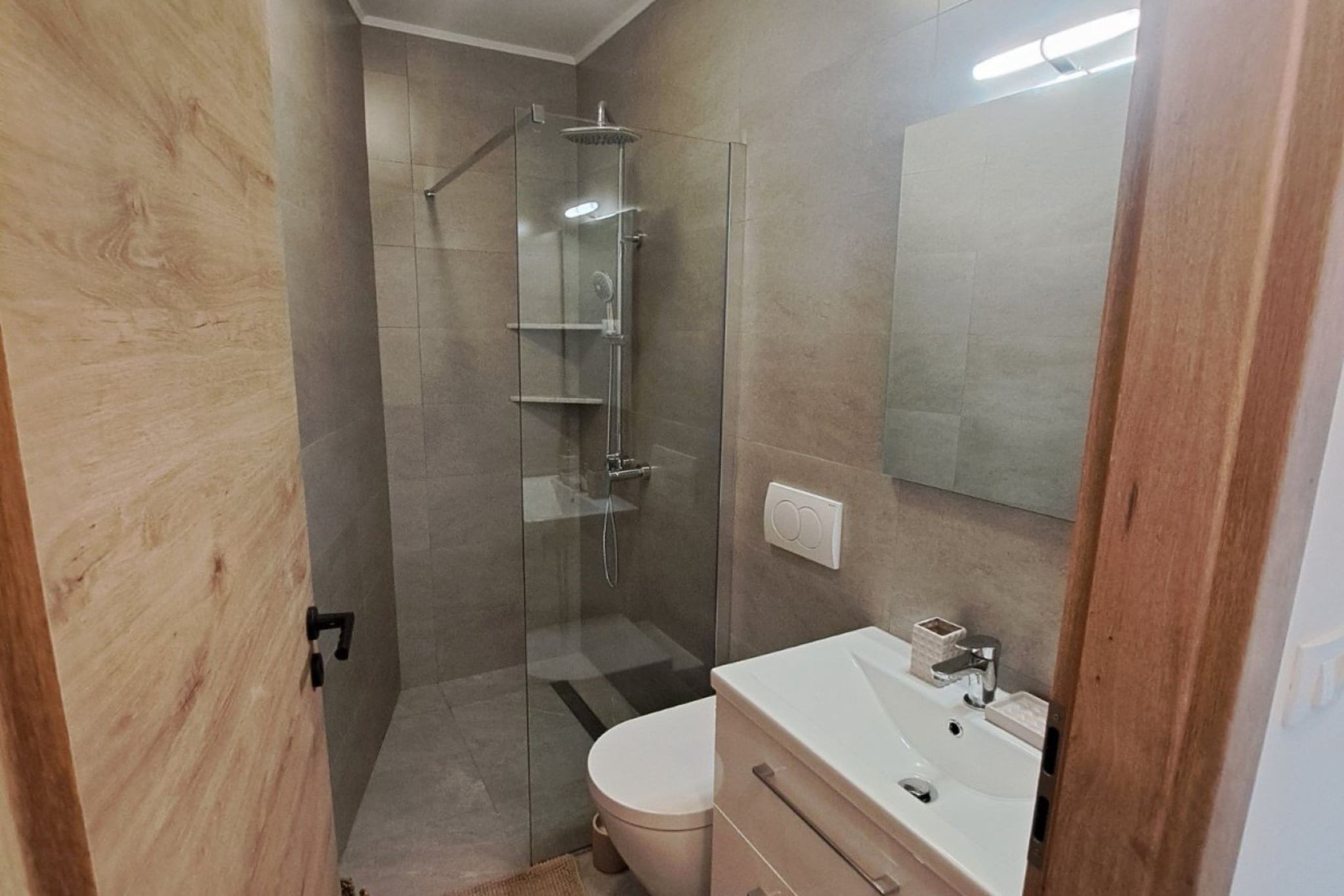 Elegant Brsec Apartments with Sea View - Two Bedroom Apartment with Sea View-Badezimmer