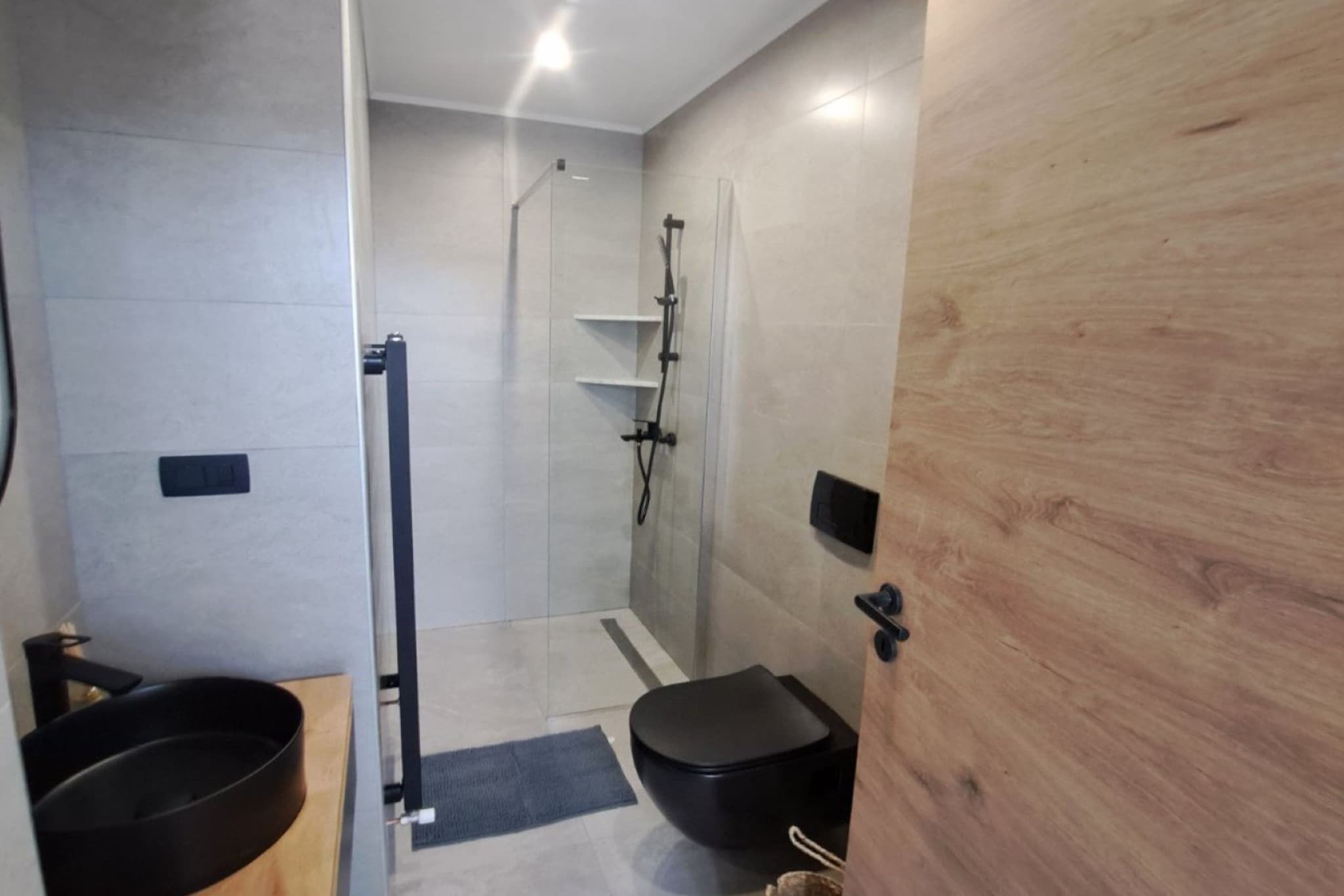 Elegant Brsec Apartments with Sea View - Two Bedroom Apartment with Sea View-Badezimmer