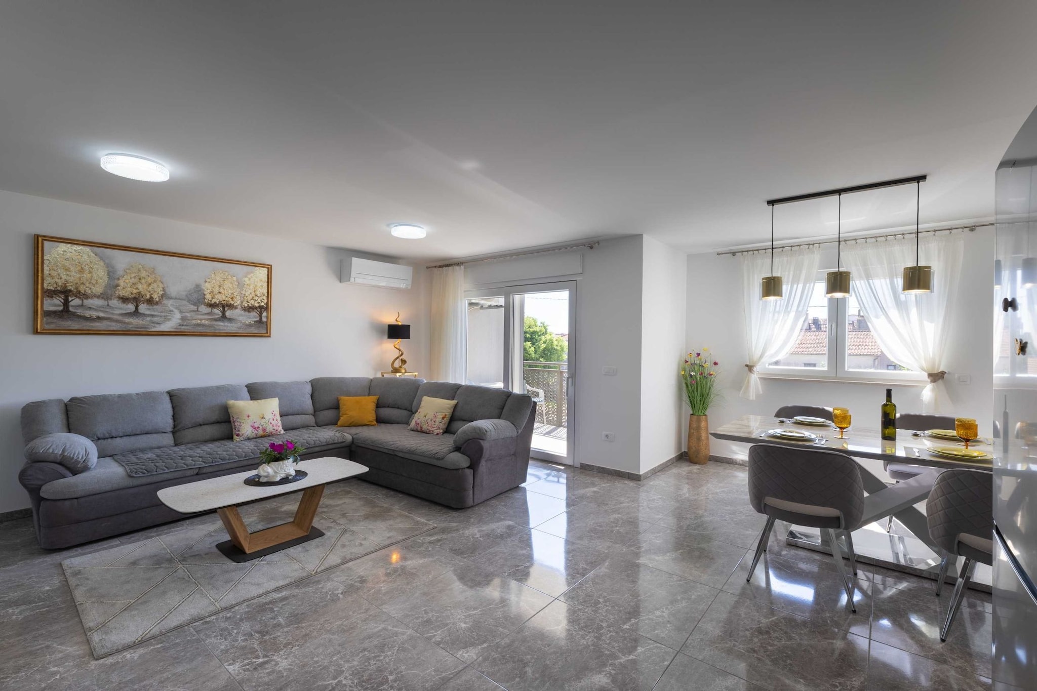 Kastel Stari Sunny Downtown Apartment with Terrace - One Bedroom Apartment with Terrace-Wohnzimmer