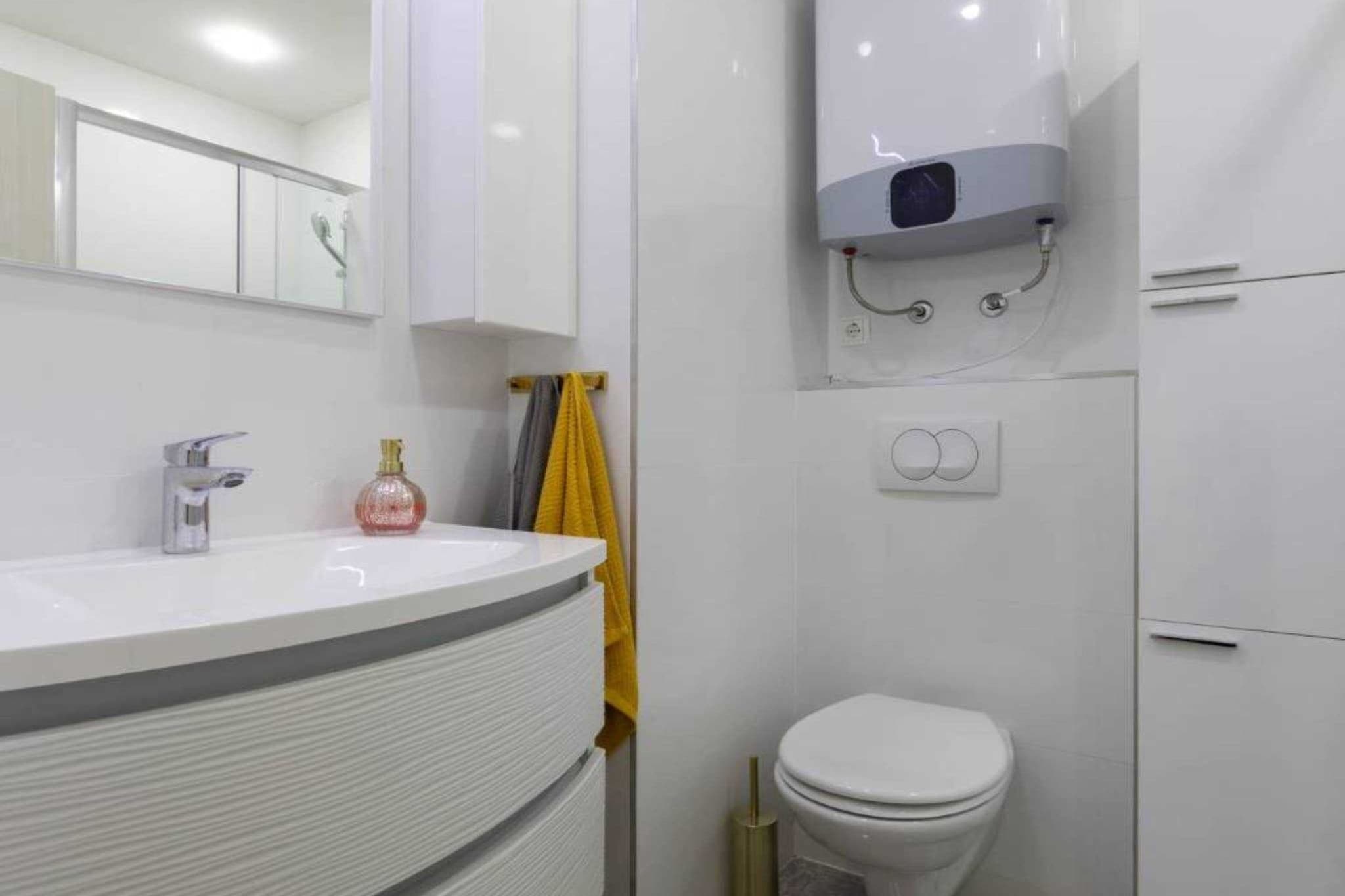 Kastel Stari Sunny Downtown Apartment with Terrace - One Bedroom Apartment with Terrace-Badezimmer