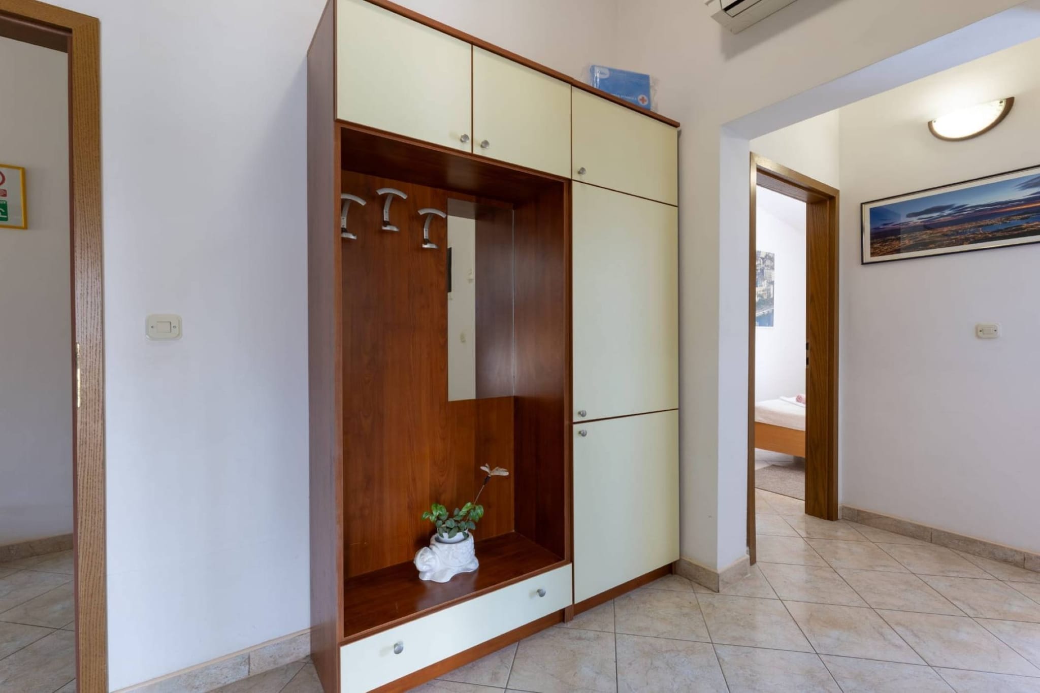 Bright and Spacious Apartment with Terrace in Kastel Stafilic - Two Bedroom Apartment with Terrace-Chambre